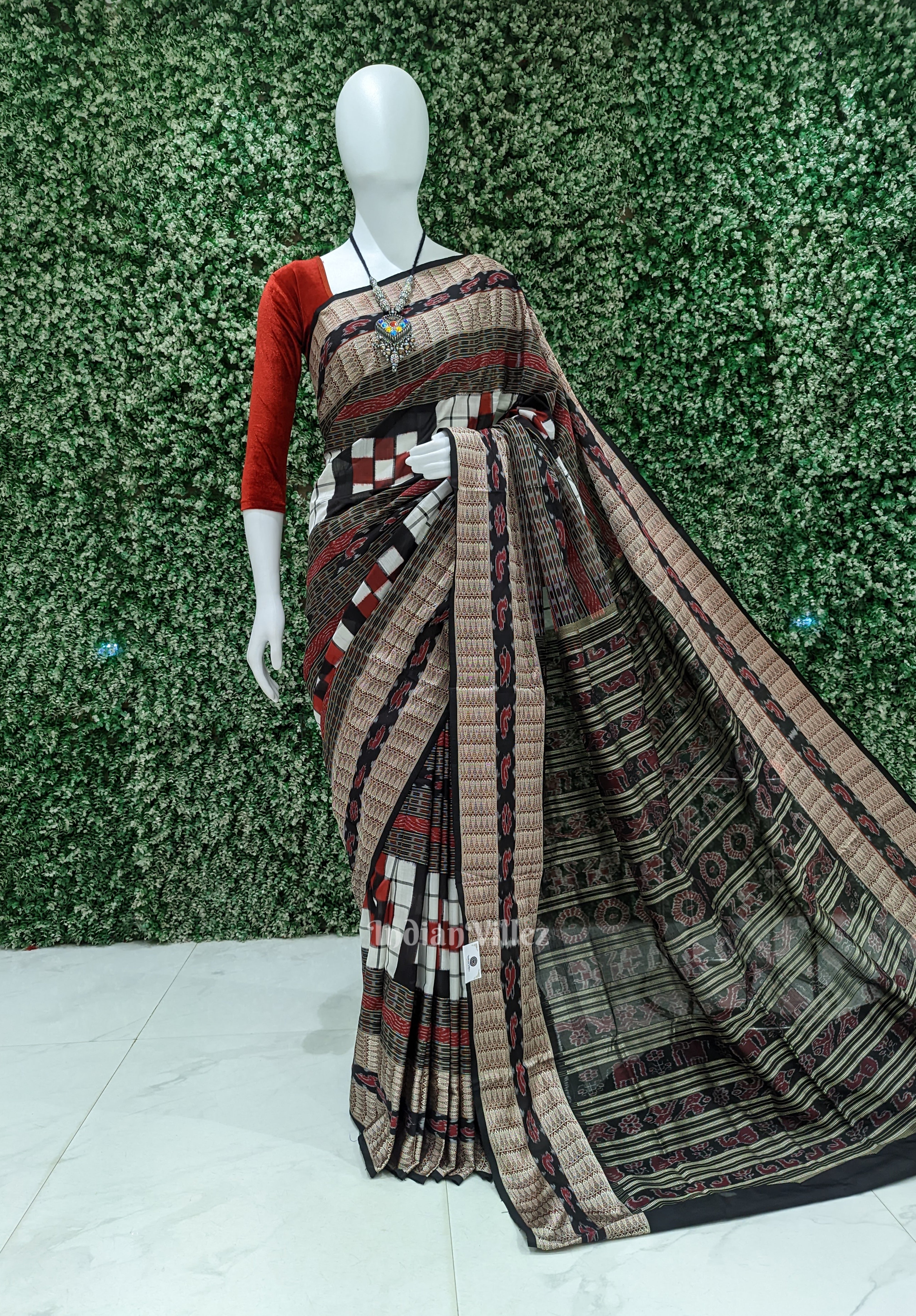 IndianVillèz Black White Pasapali Theme Bichitrapuri Silk Saree