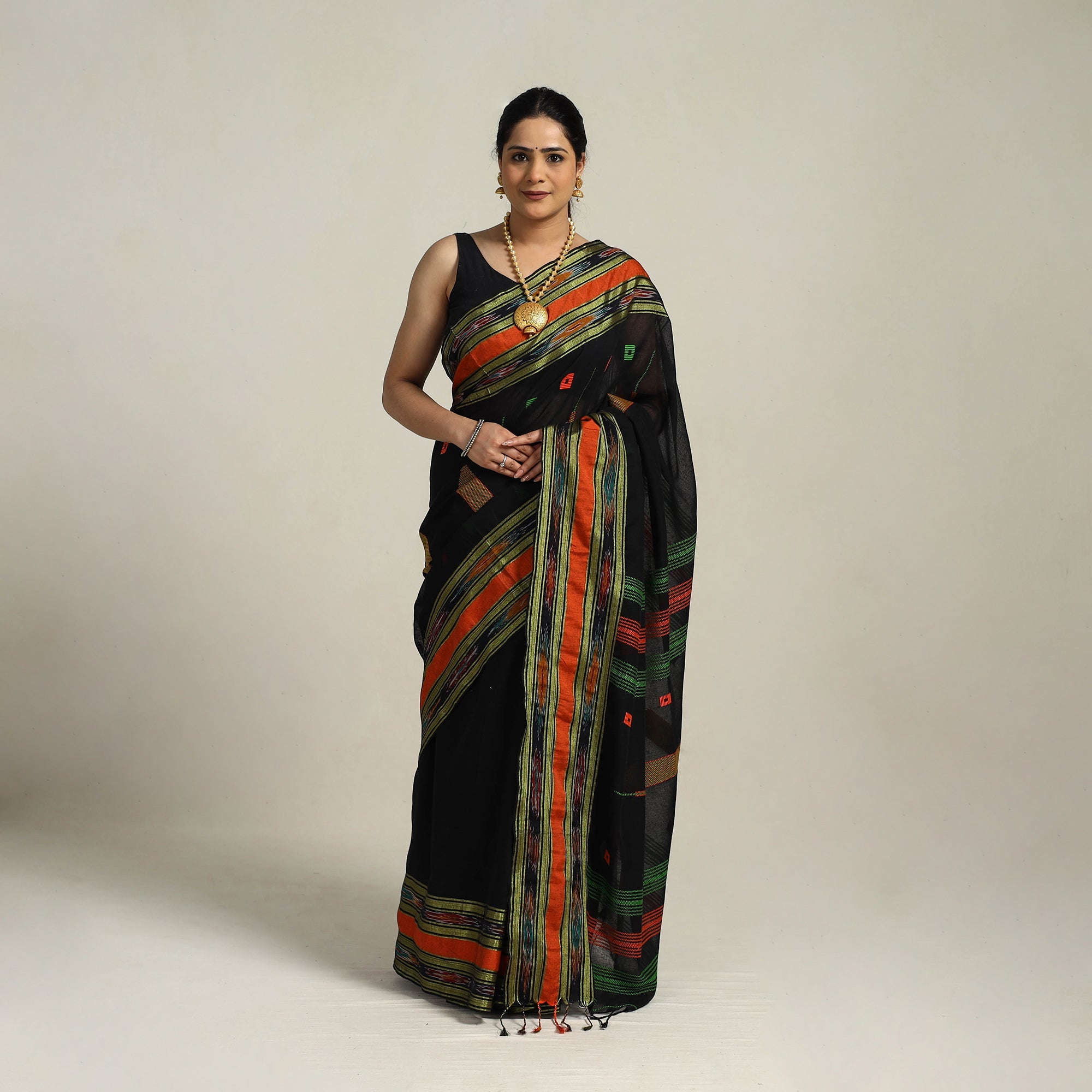 SASHA Black - Phulia Handloom Cotton Saree with Thread Buti 16