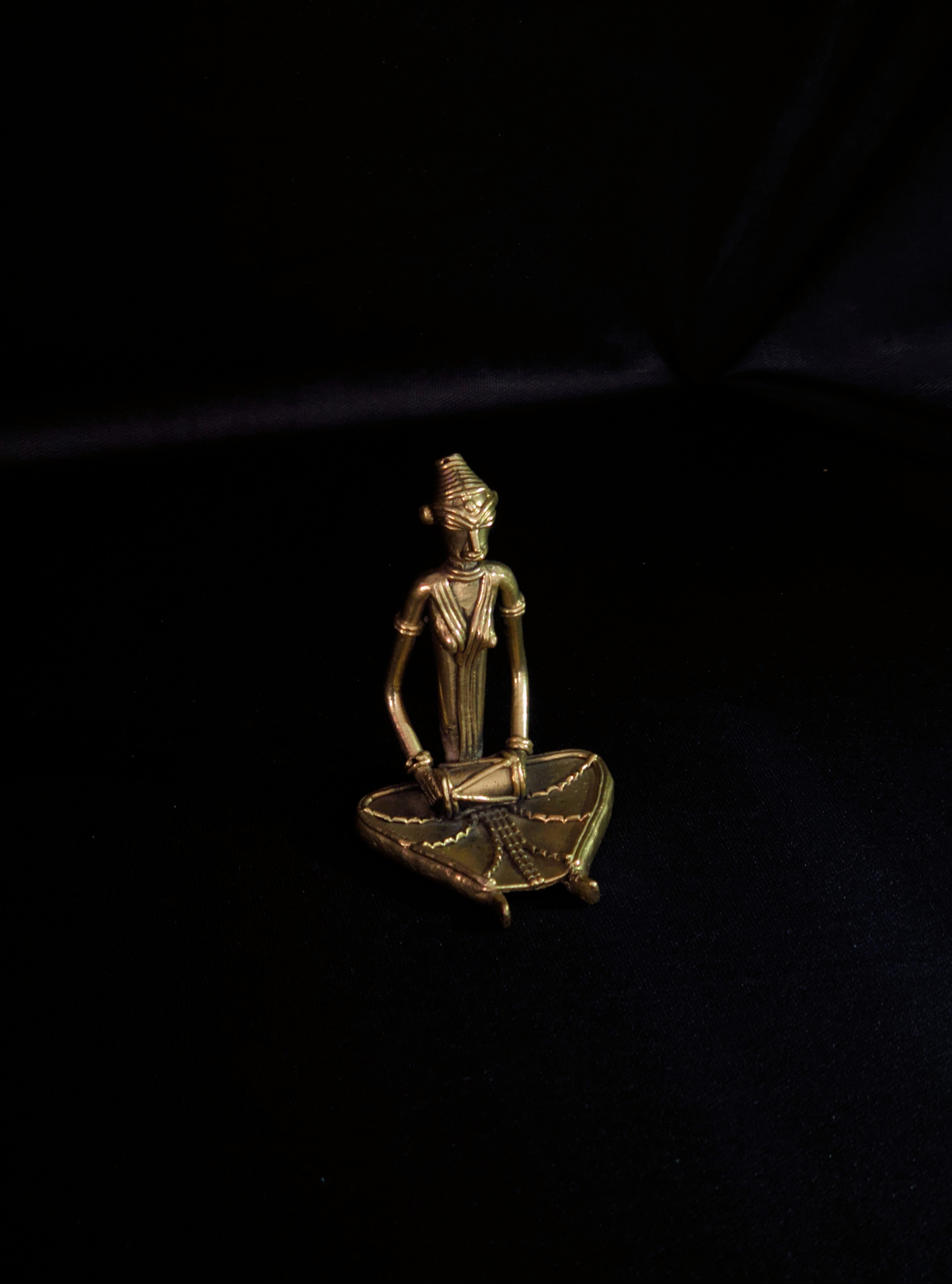 IndianVillèz Handmade Dhokra - Sitting Musician with Dhol - view 2