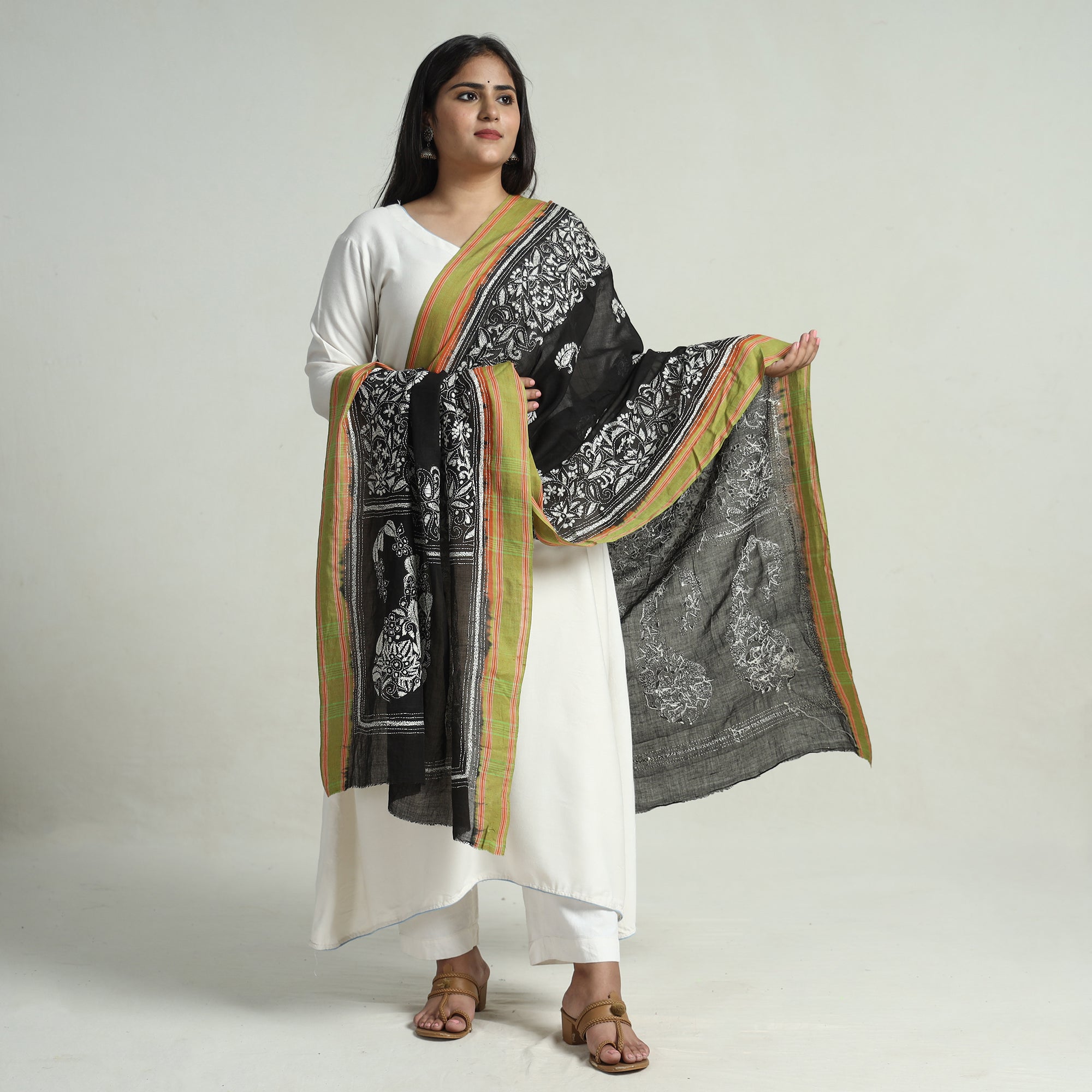 KHUSHBASH - HAPPY LOOM OF EAST Black - Bengal Kantha Embroidery Cotton Handloom Dupatta 129 - view 2