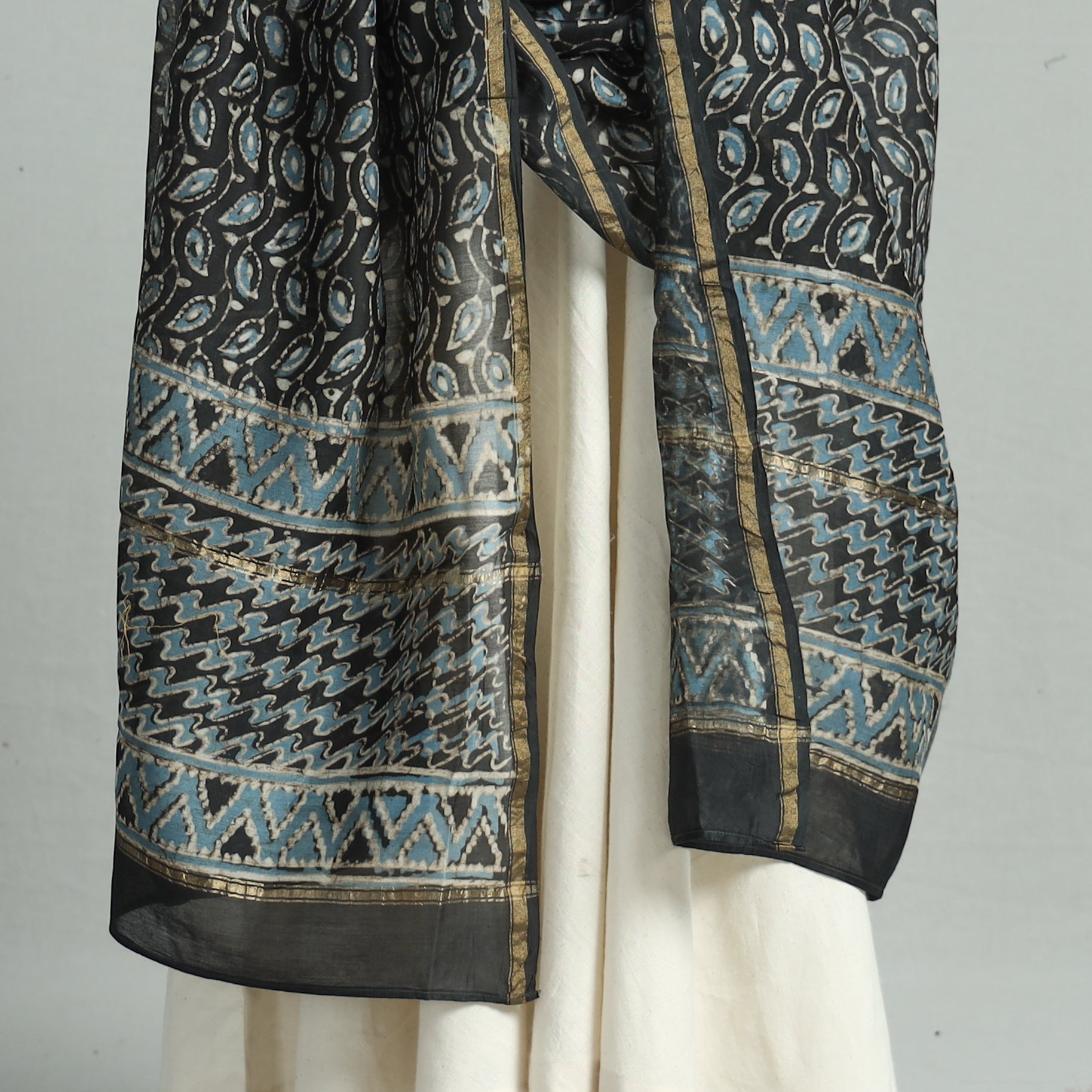 HAVELI CHRONICLES Black - Pipad Block Printed Handloom Chanderi Silk Dupatta 71 - view 4