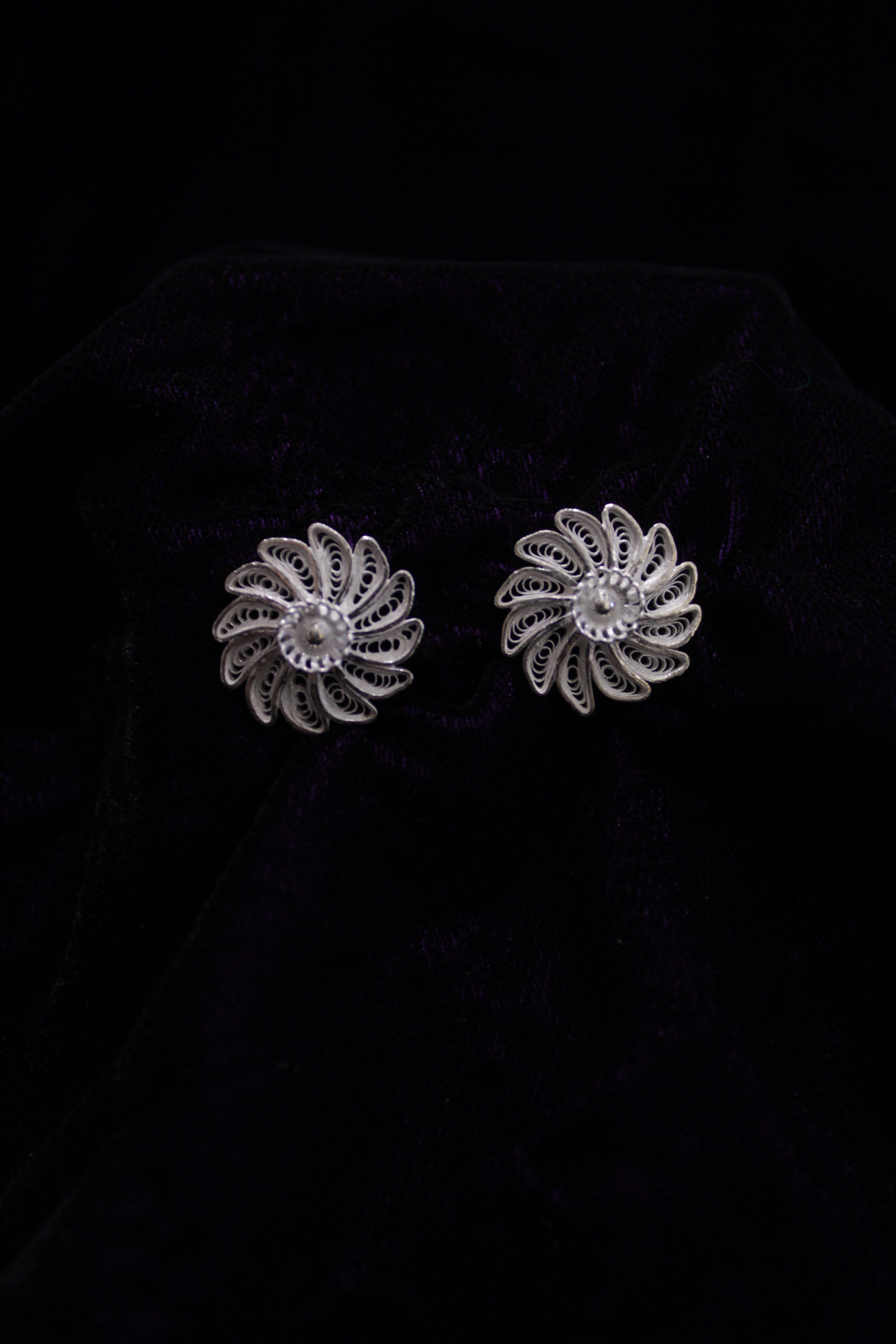 Indianvillez Floral Silver Filigree Earring Stud