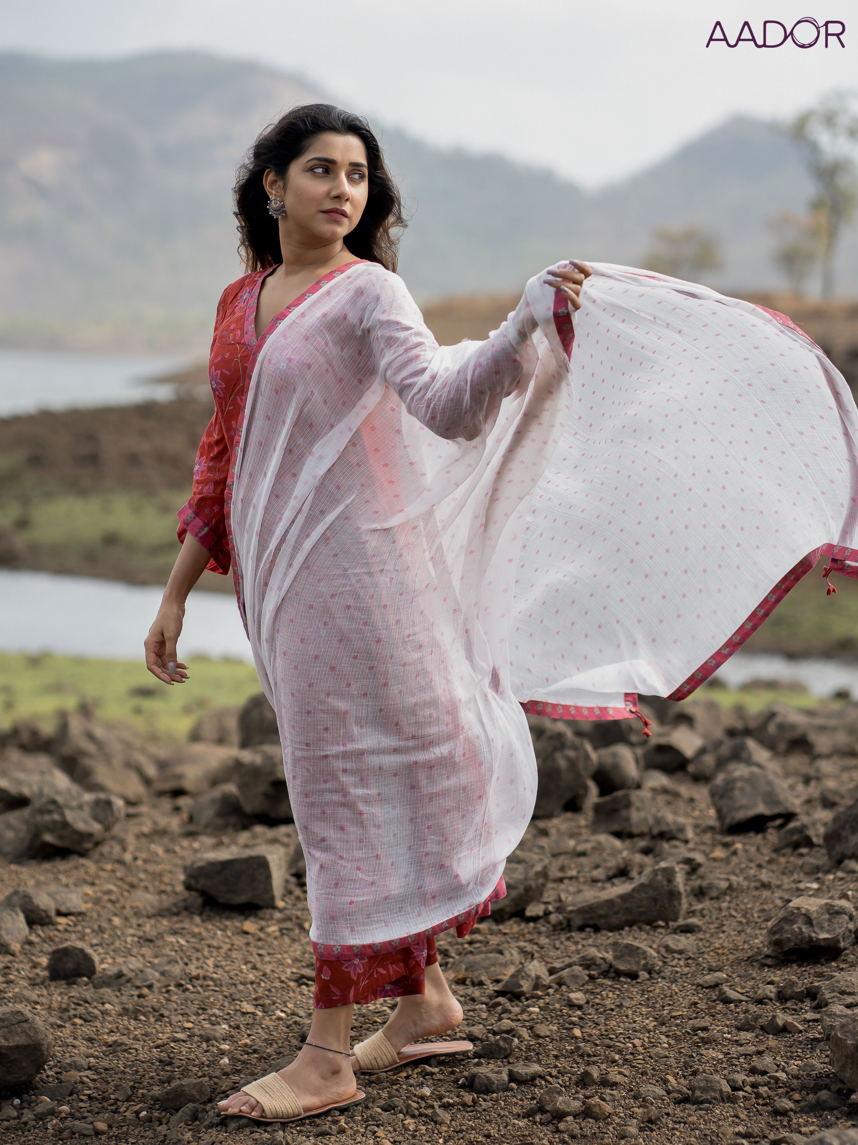 suta.in Enigmatic Songbird Dupatta