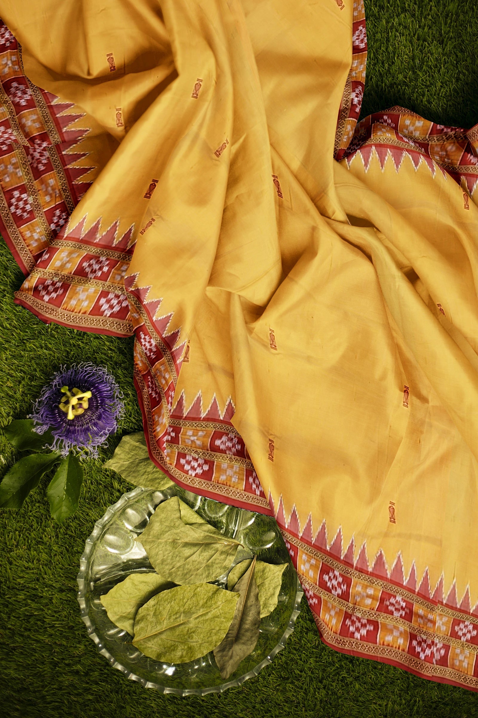 IndianVillèz Deep Yellow Double Border Pasapalli Fish Motif Khandua Silk Saree - view 3