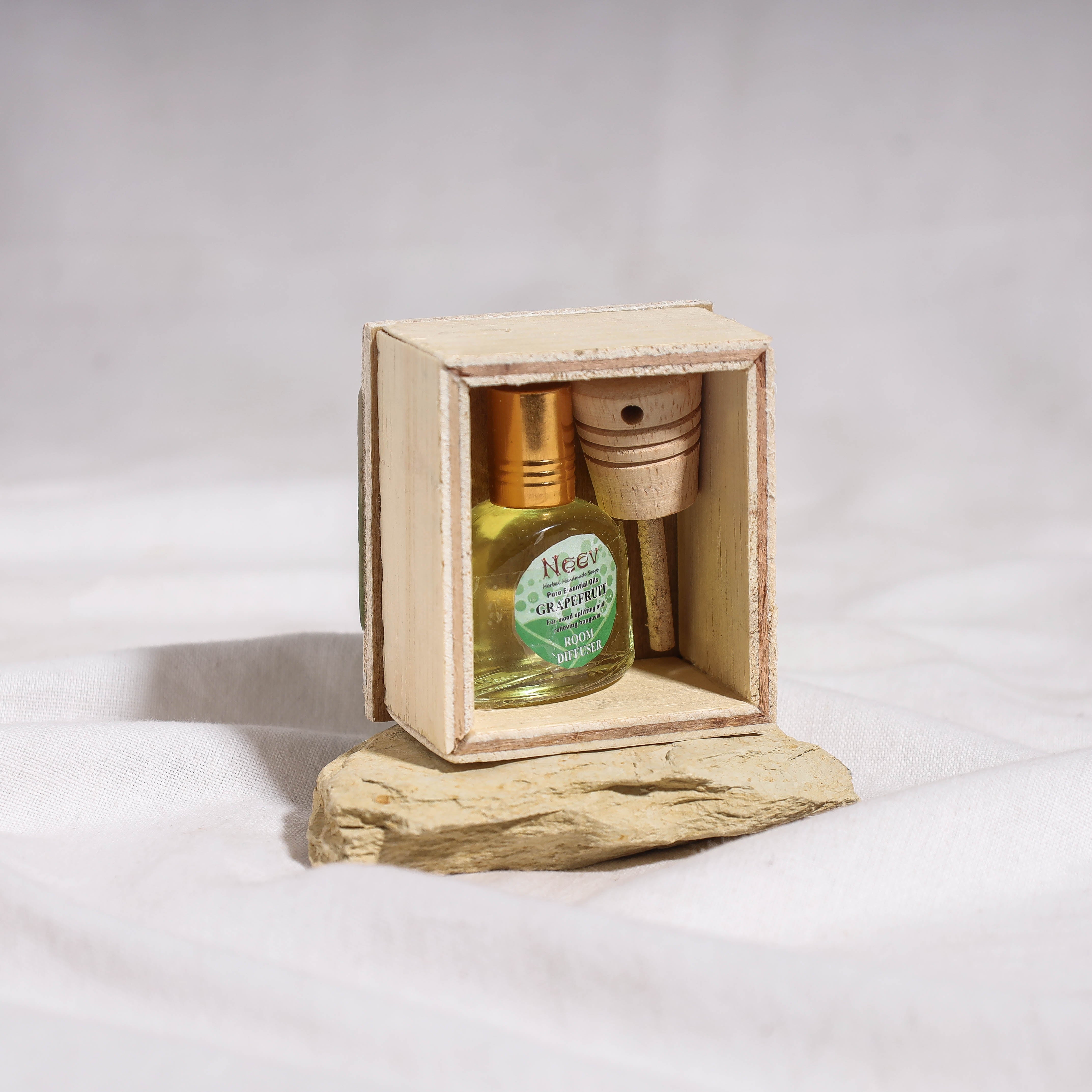 NEEV "Grapefruit Room Diffuser For mood uplifting and relieving hangover"