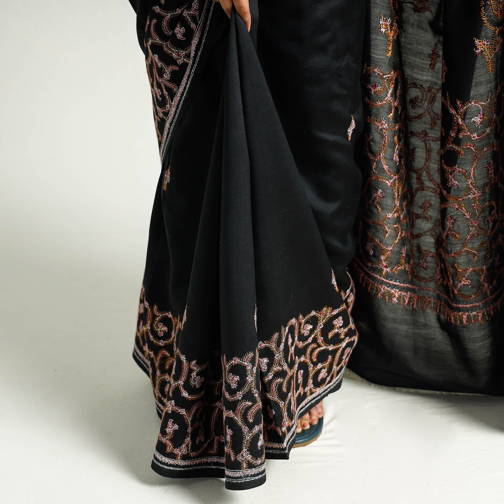 ITOKRI CRAFTS INITIATIVE Black - Kashidakari Hand Embroidery Chanderi Silk Saree with Zari Border - view 6