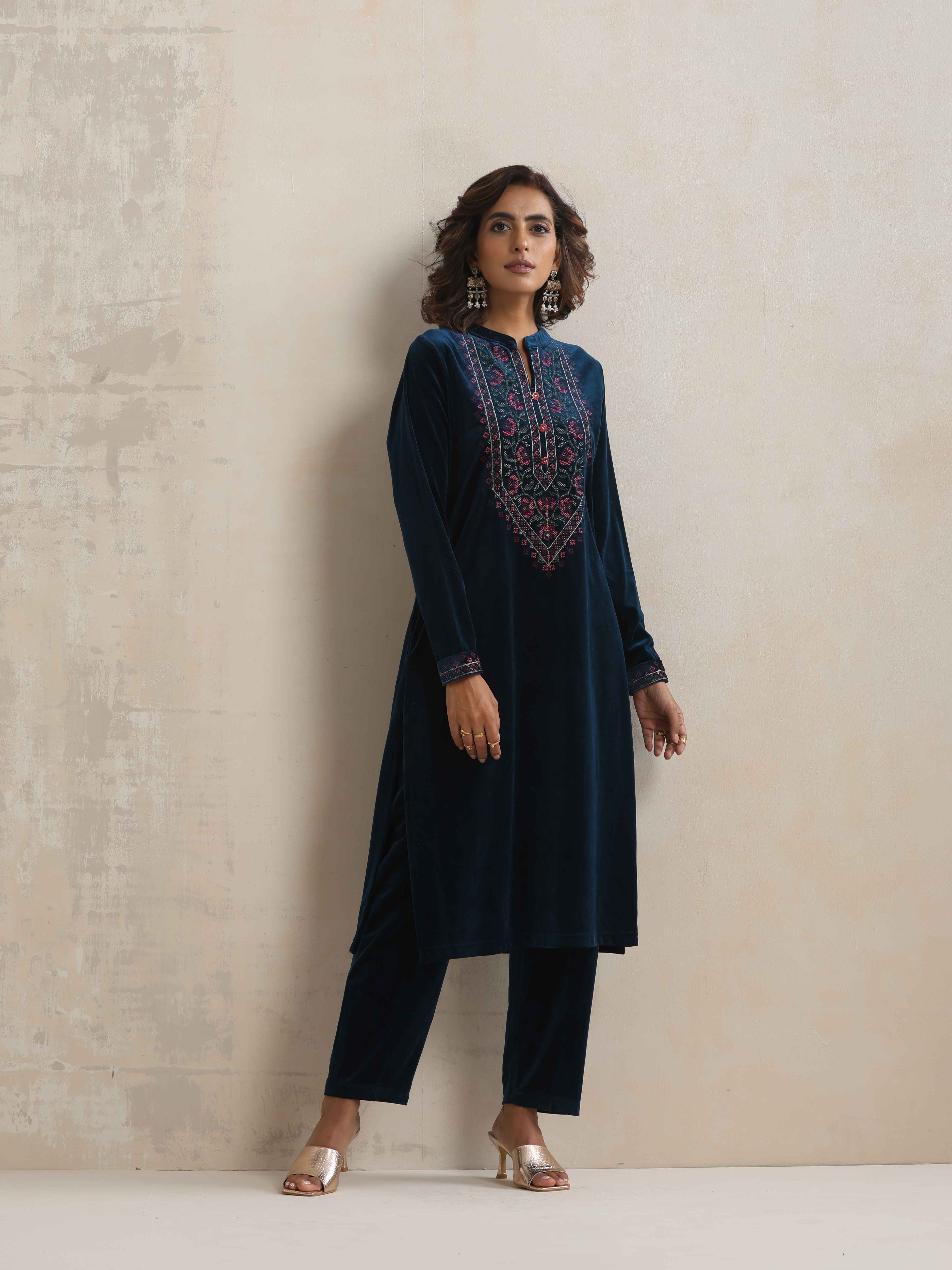 trueBrowns Blue Velvet Floral Embroidered Kurta Pant Dupatta Set - view 6
