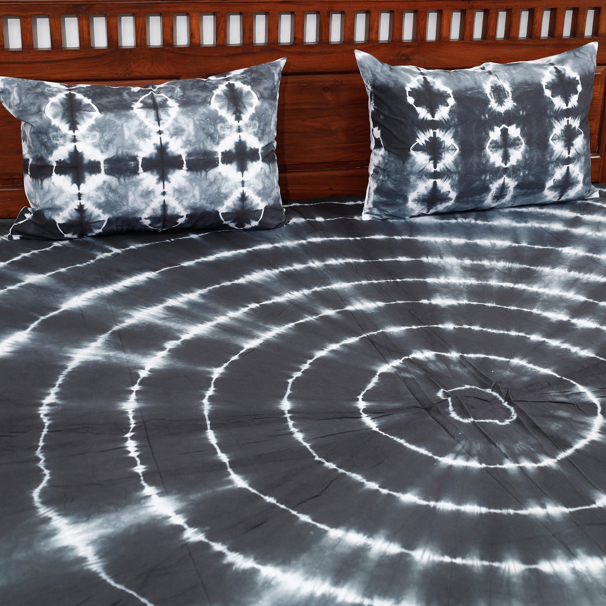 HAVELI CHRONICLES Black - Tie & Dye Cotton Double Shibori Bed Sheet Set - view 2