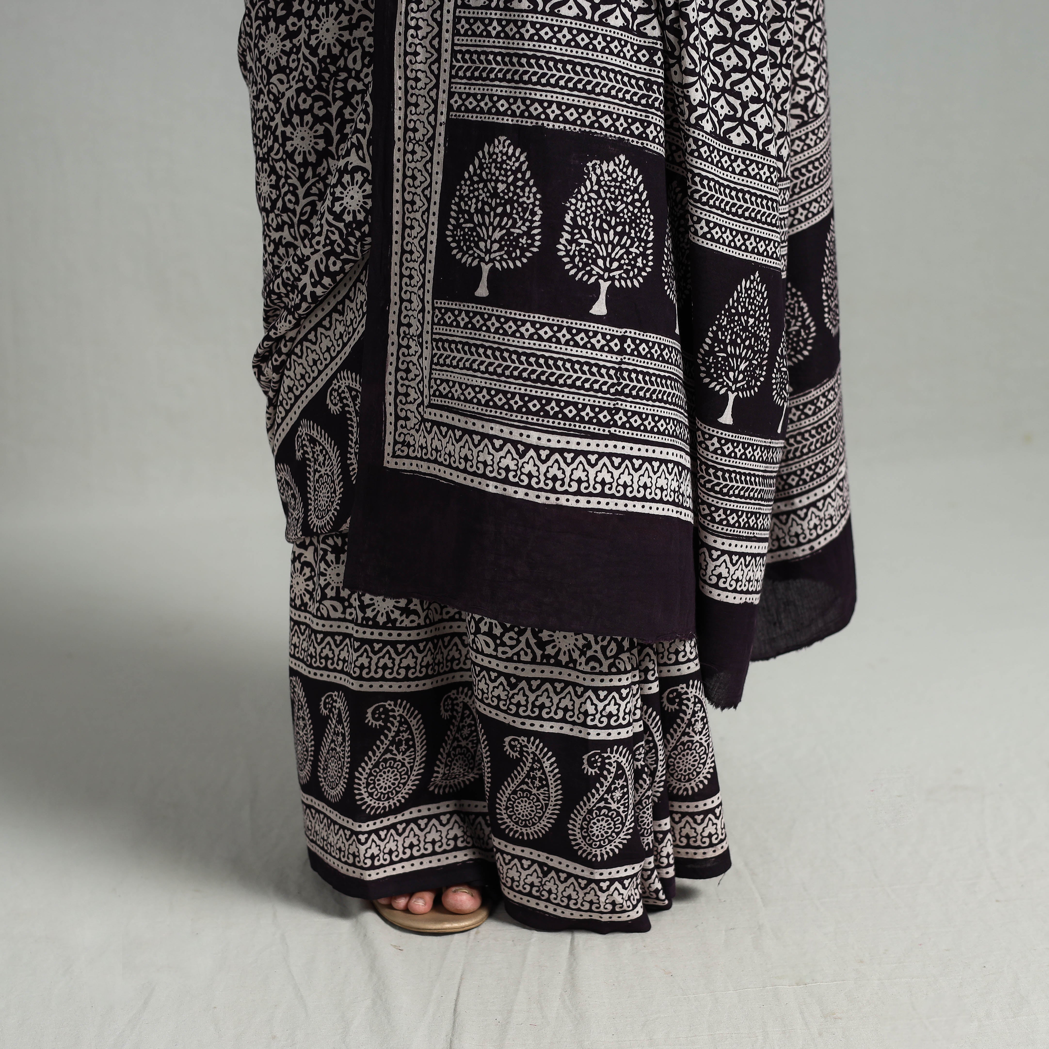 BAGH PRINTS BY MOHAMMED BILAL KHATRI Black - Natural Dyed Bagh Print Cotton Saree with Blouse Piece 04 - view 5