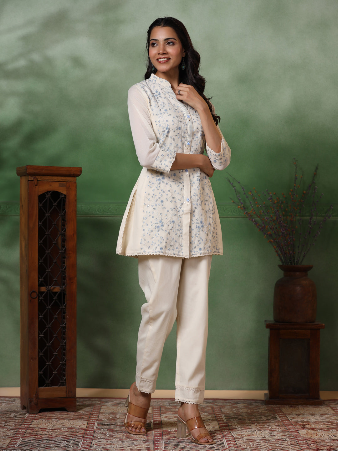 Fashor Floral Thread & Sequin Embroidered Straight Kurta with Pant - Off White - view 3