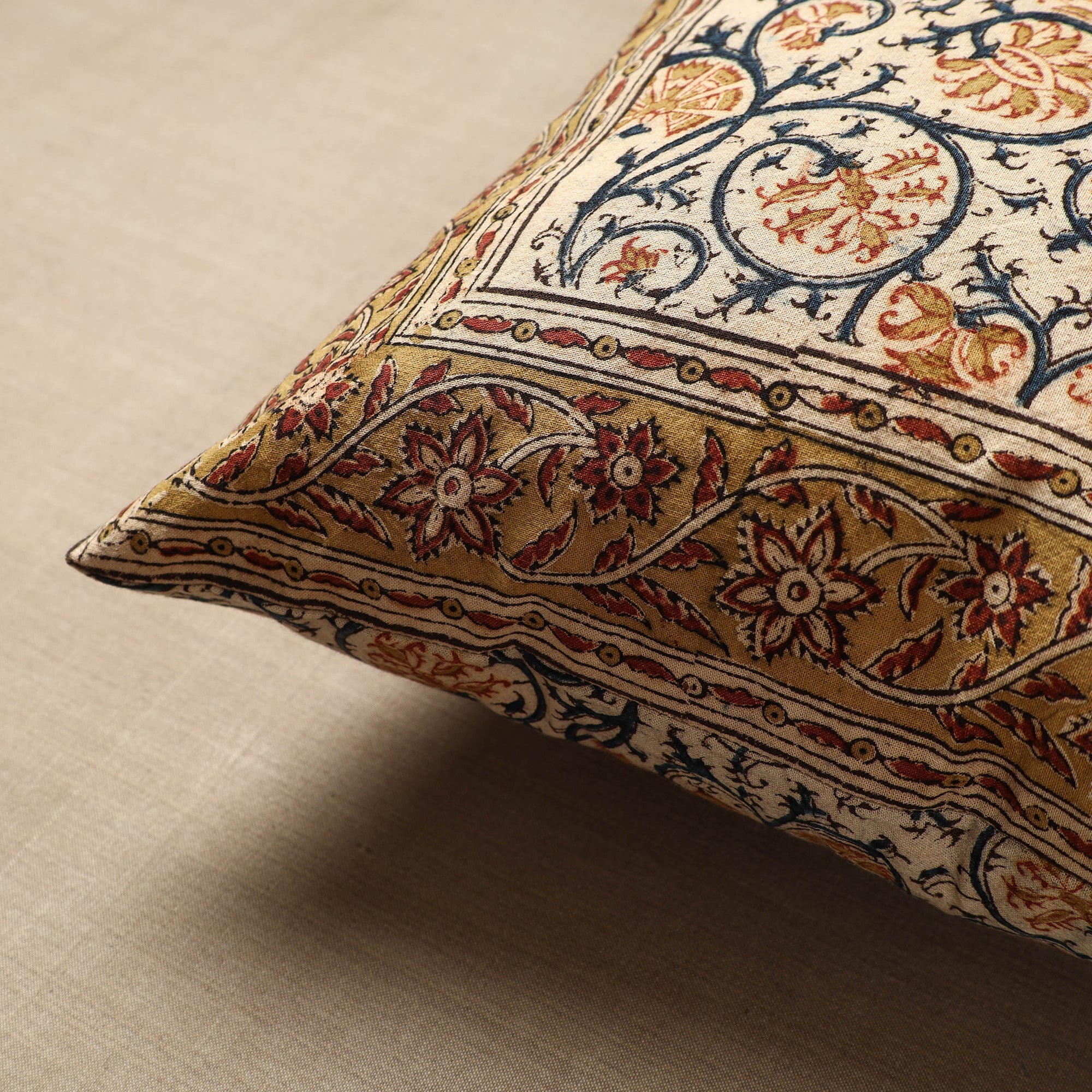 PITCHUKA SRINIVAS KALAMKARI PEDANA Beige - Original Pedana Block Print Cotton Kalamkari Cushion Cover 35 - view 2