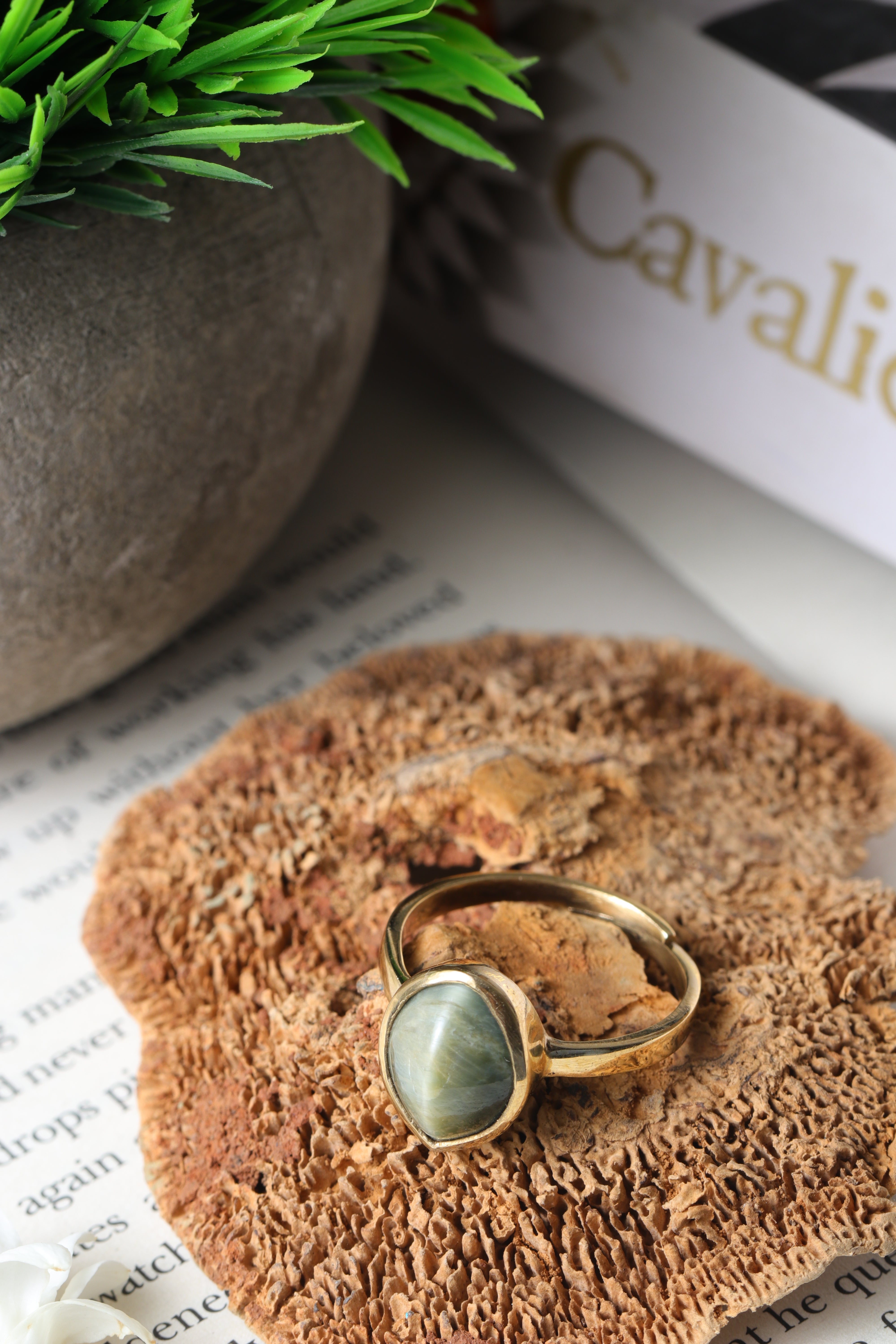 Eye lehsuniya ring – Studio Vaidik Cats eye/ Lehsuniya Ring 5.25 ratti