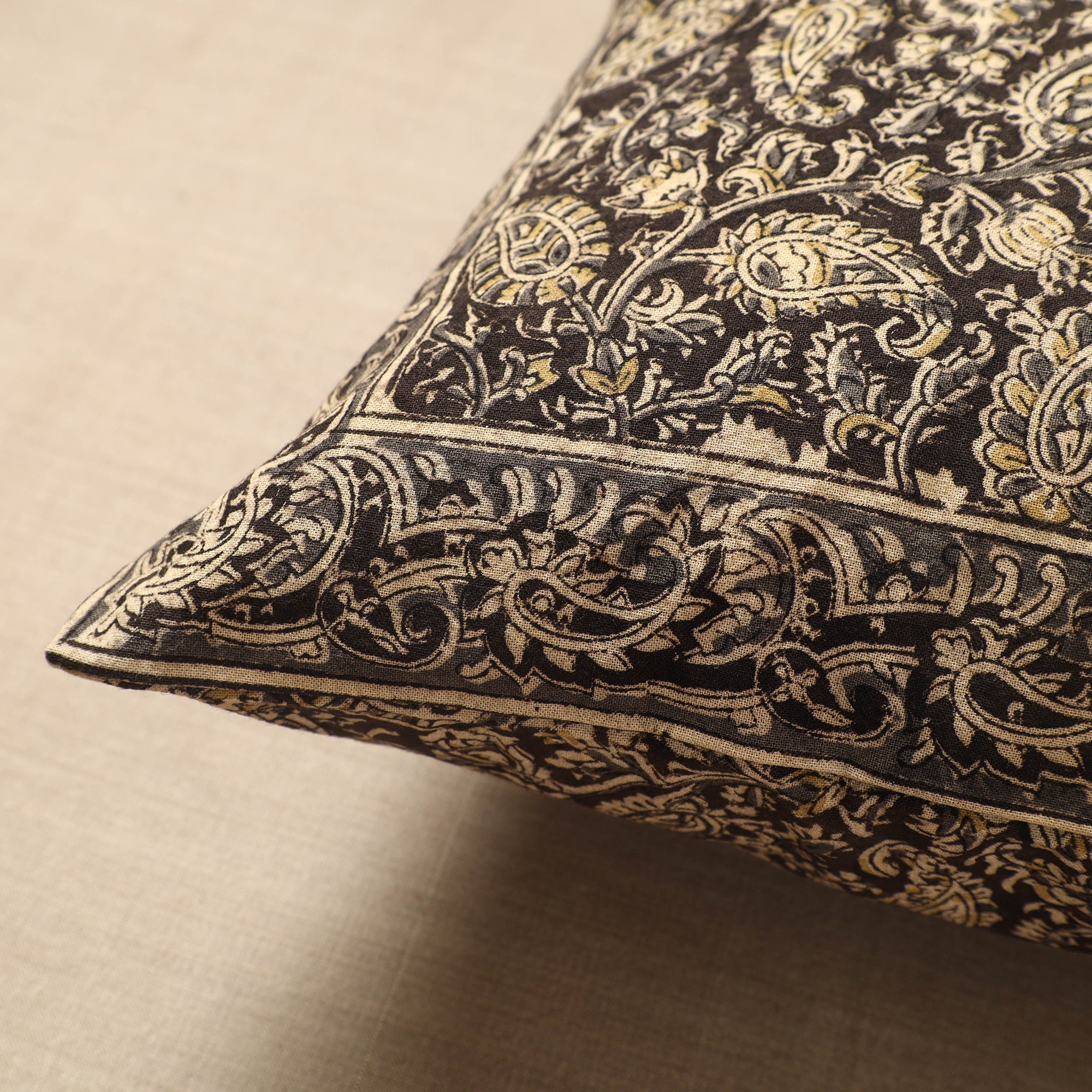 PITCHUKA SRINIVAS KALAMKARI PEDANA Black - Original Pedana Block Print Cotton Kalamkari Cushion Cover 04 - view 2