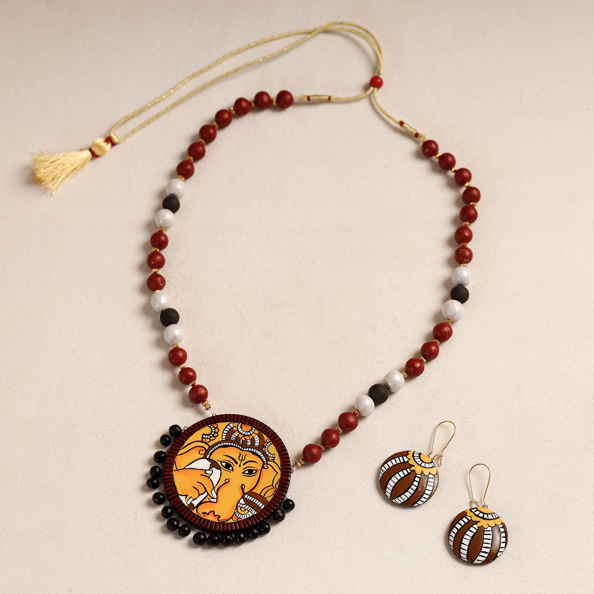 KHUSHBASH - HAPPY LOOM OF EAST Bishnupur Handpainted Terracotta Necklace Set - view 2
