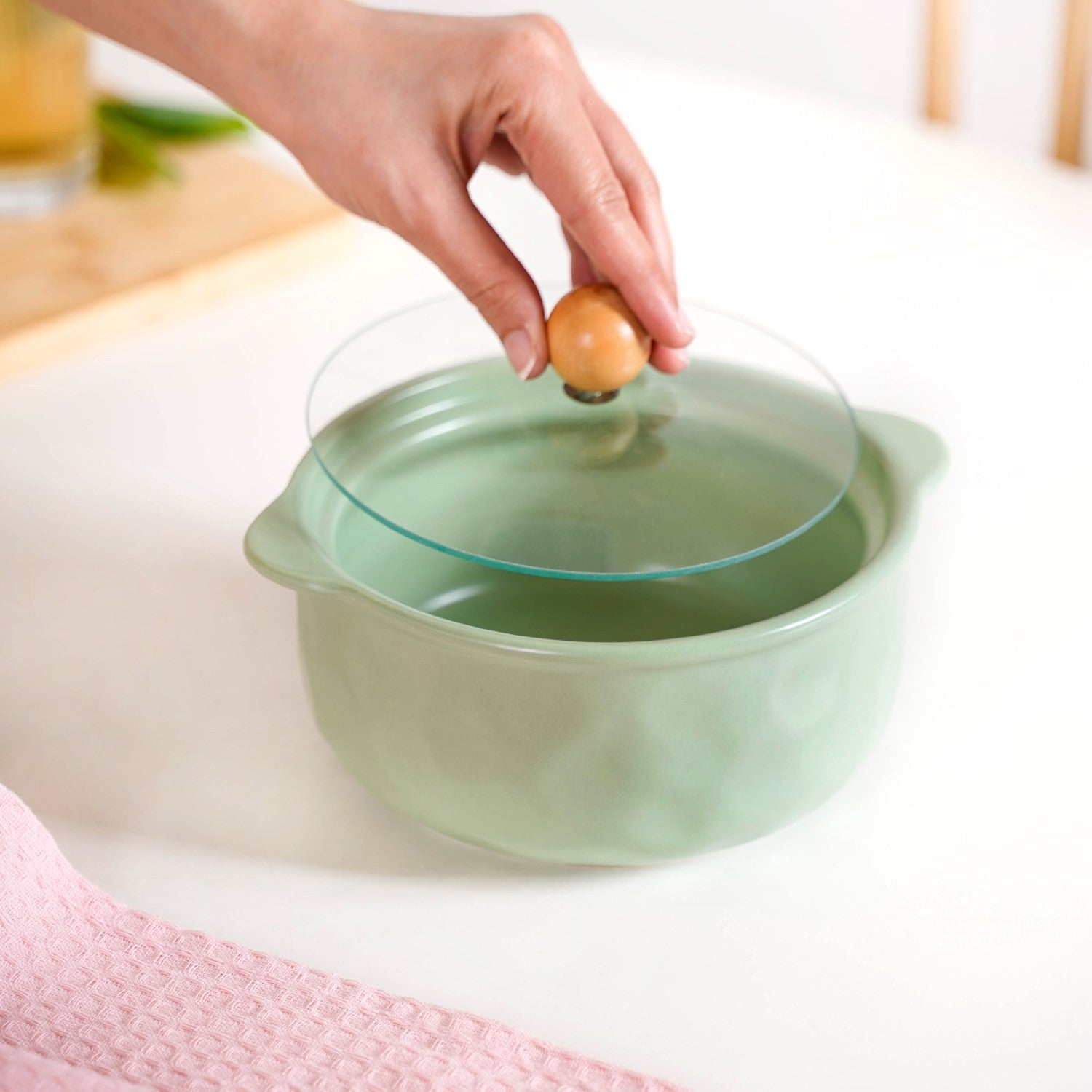 Nestasia Pebble Textured Serving Bowl With Glass Lid 950ml - view 3