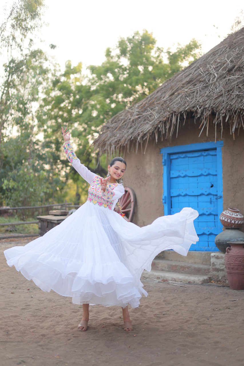Clothsvilla White Elegant Faux Blooming Gown with Kutchi Gamthi Work