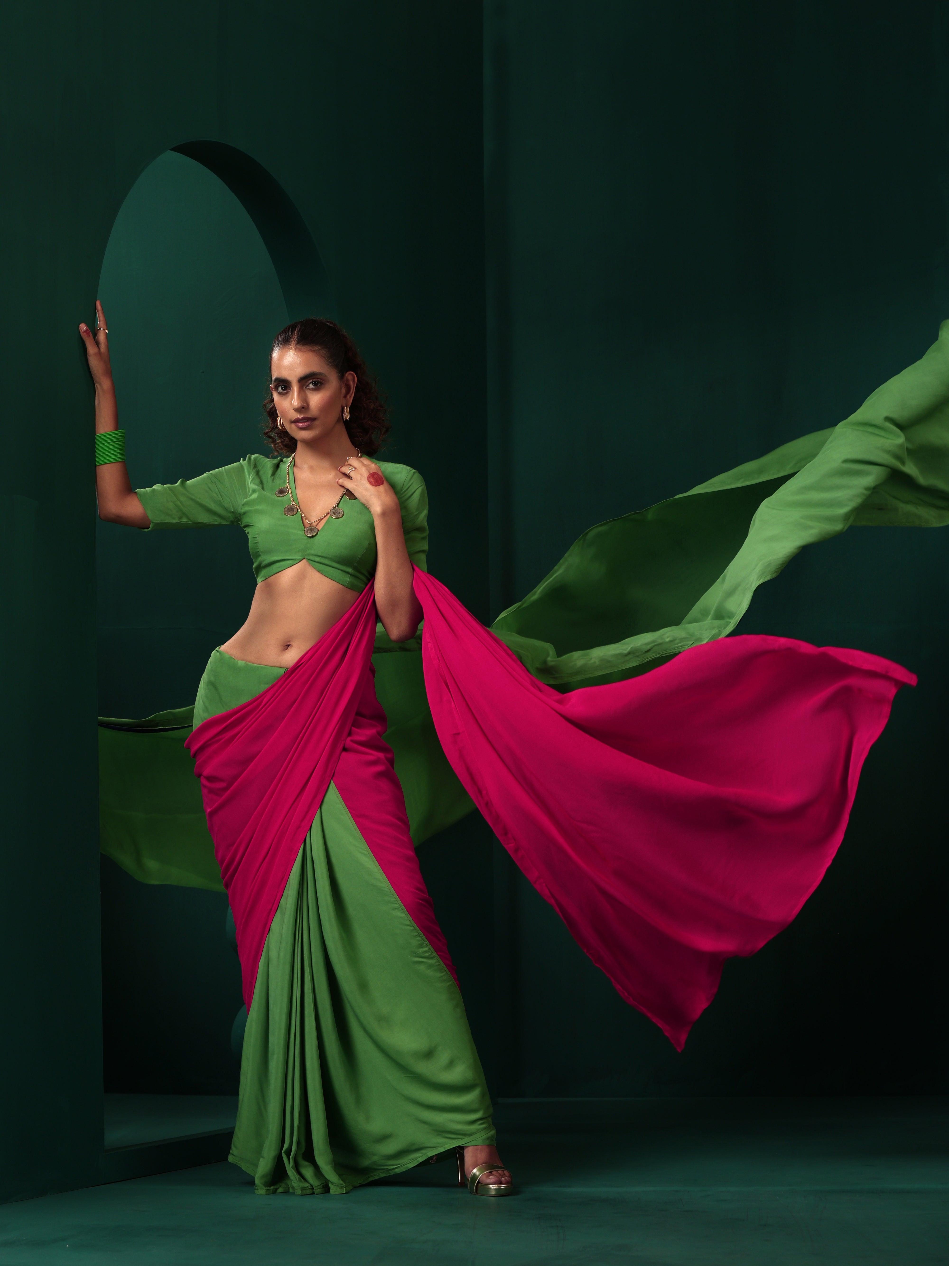 trueBrowns Green Pink Muslin Silk Ready To Wear Saree - view 2