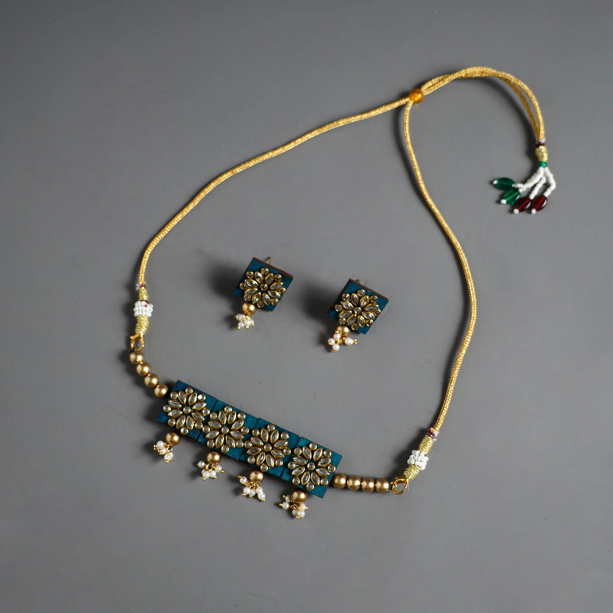 DIVINE GUIDANCE CREATIONS Handmade Kundan & Beadwork Choker Necklace Set 04 - view 2