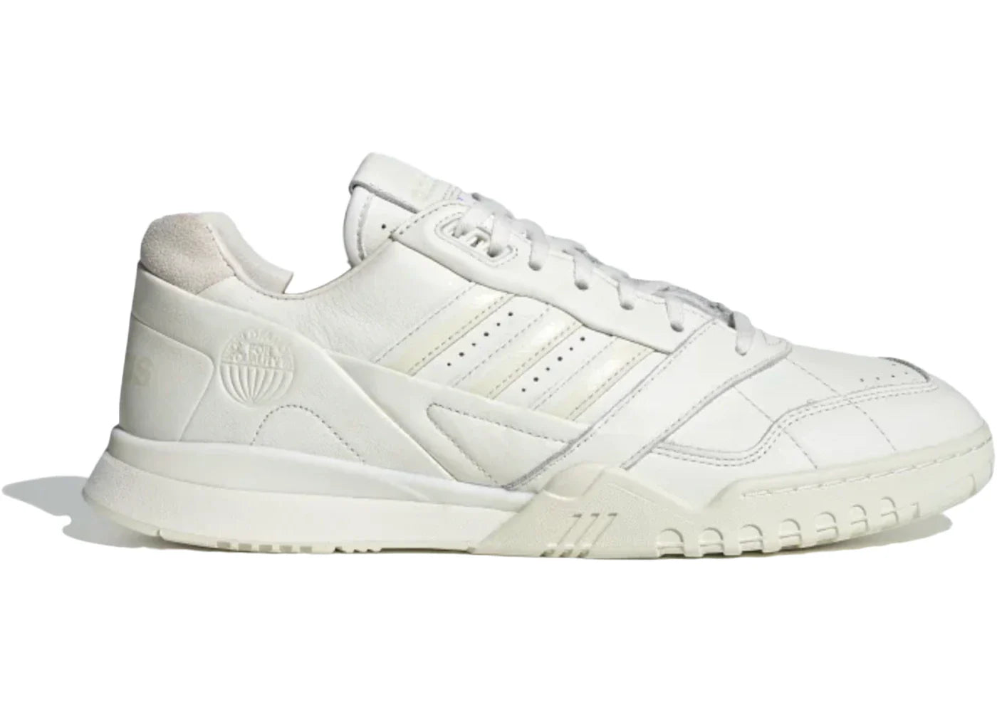 R trainer off – adidas A.R. Trainer Off White