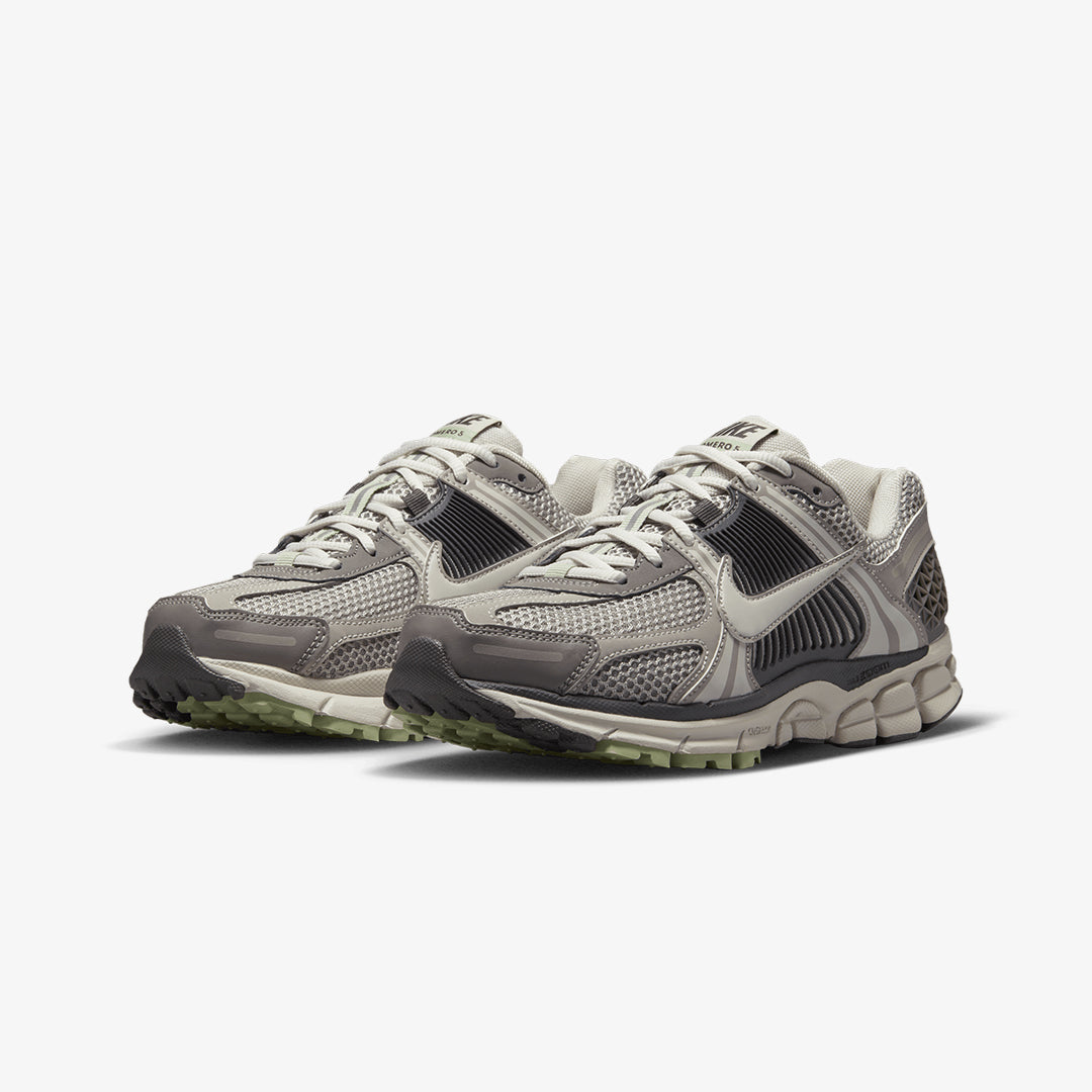Nike | ZOOM VOMERO 5 { COBBLESTONE/LIGHT BONE-LIGHT BONE
