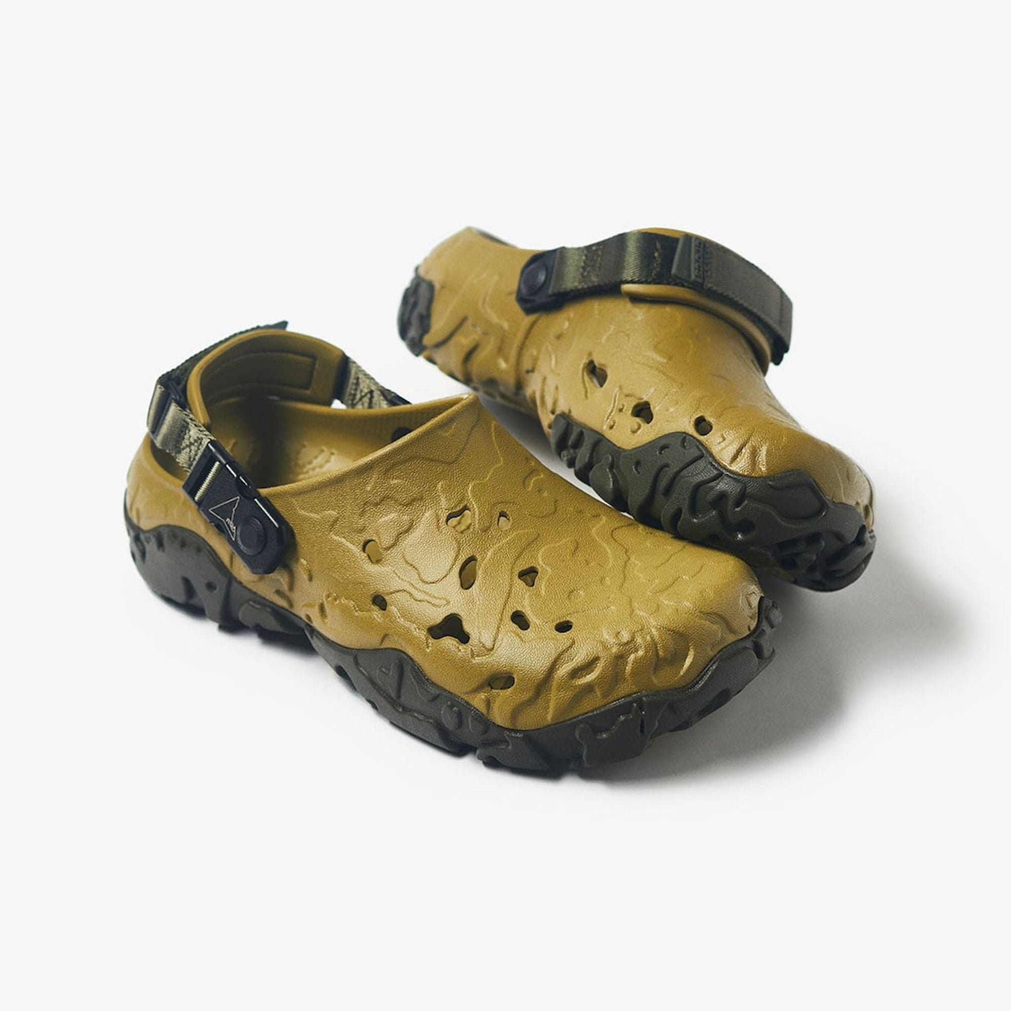 Crocs | ROA X CROCS ATATLAS CLOG { ALOE/MLTI