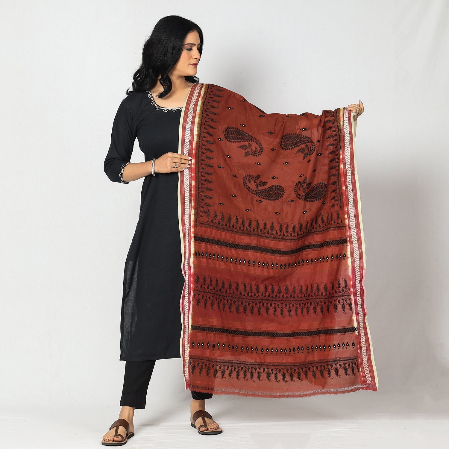 KHUSHBASH - HAPPY LOOM OF EAST Brown - Bengal Kantha Embroidery Cotton Handloom Dupatta