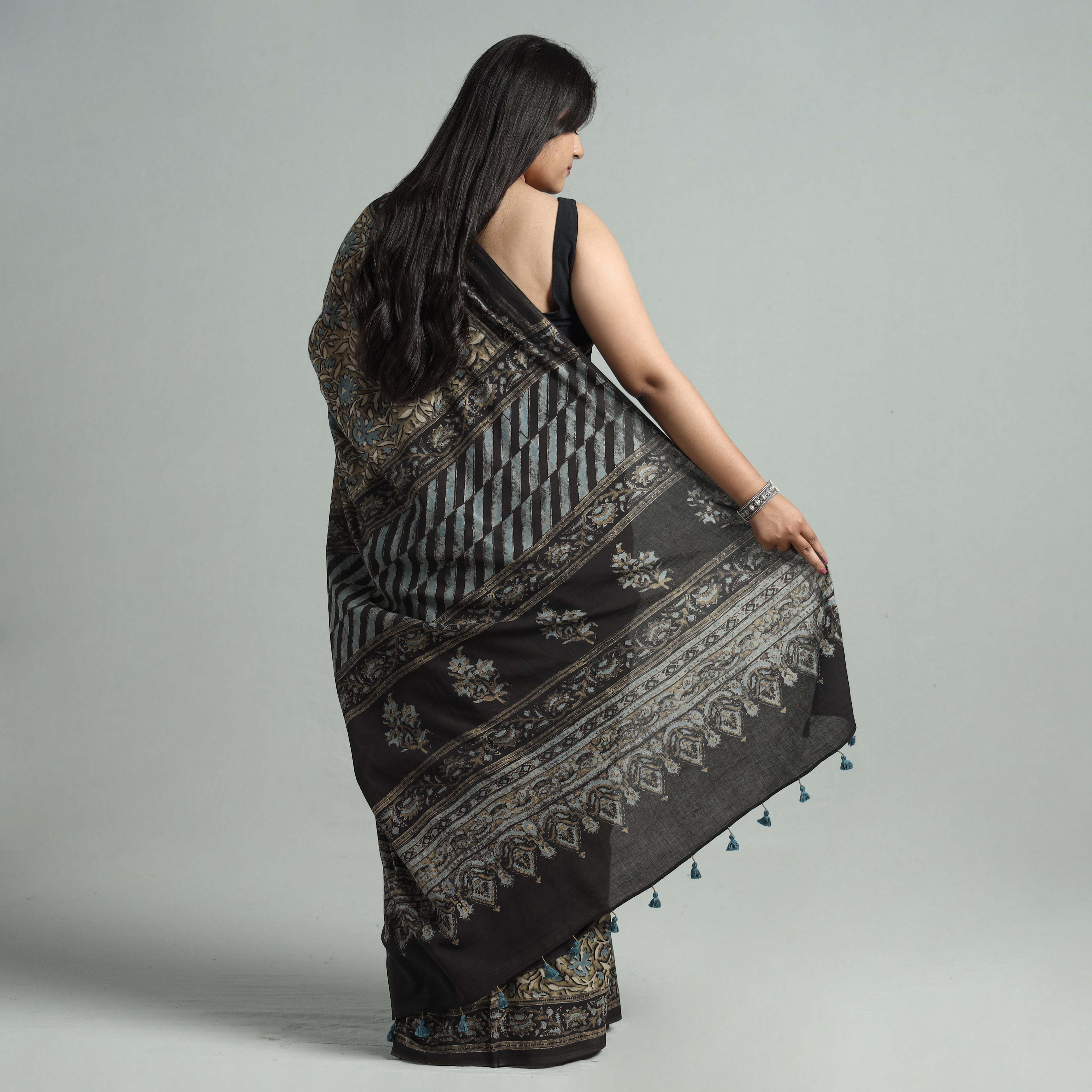 AJRAKH BY JABBAR KHATRI Brown - Natural Dyed Block Print Mul Cotton Ajrakh Saree 08 - view 6