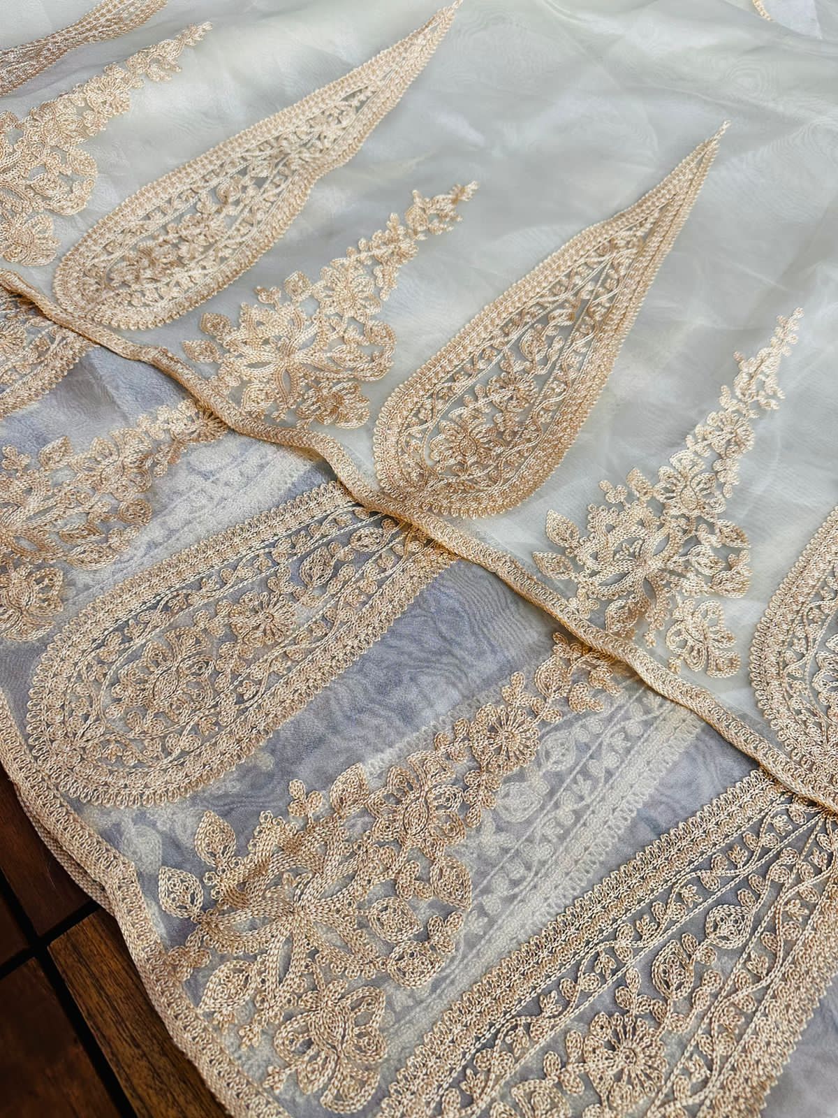 ClothsVilla Off White Semi-Pure Organza Saree with Exquisite Lucknowi Work & Matching Blouse - view 7