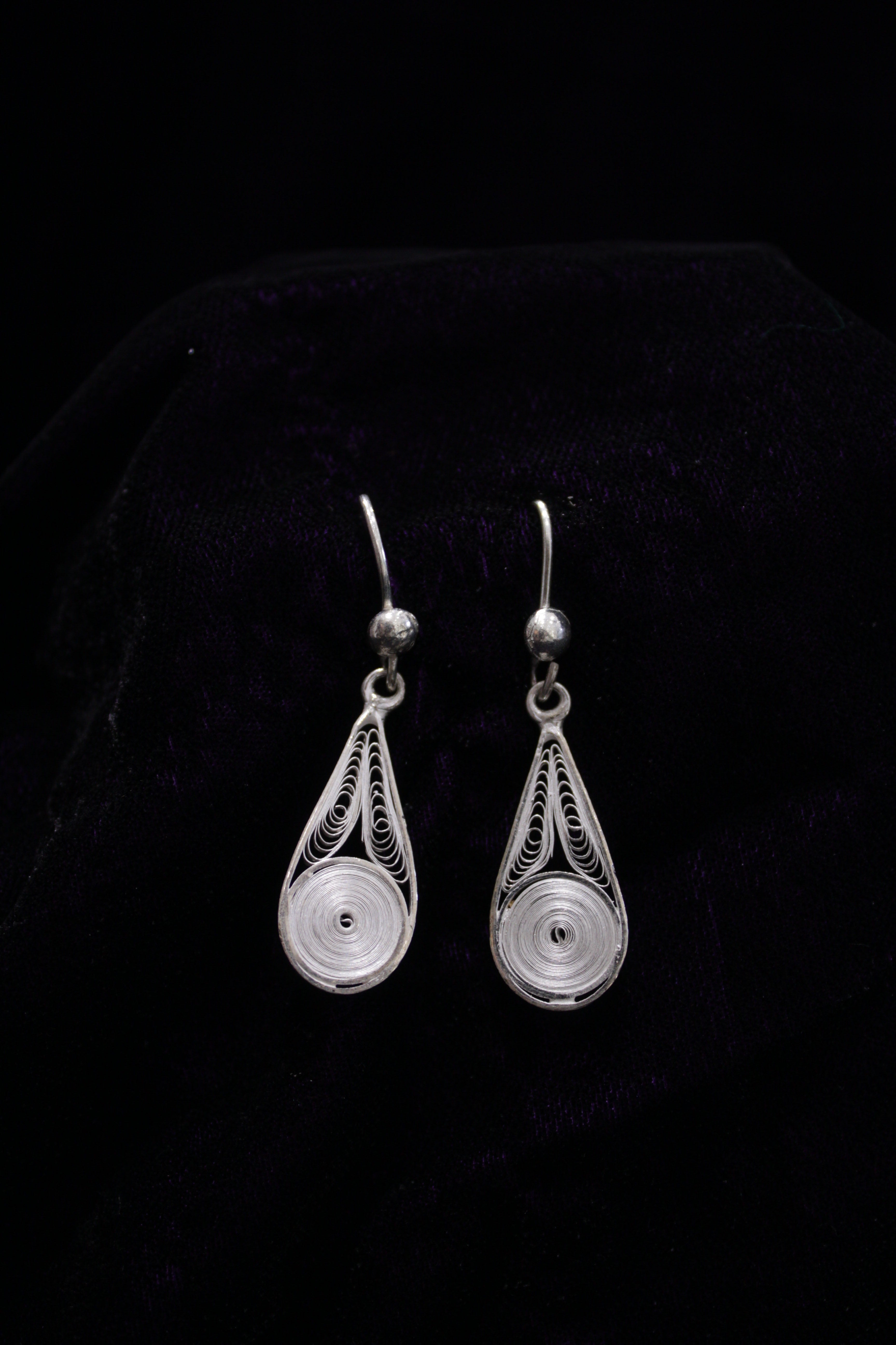 Indianvillez Silver Filigree Droplet Earring