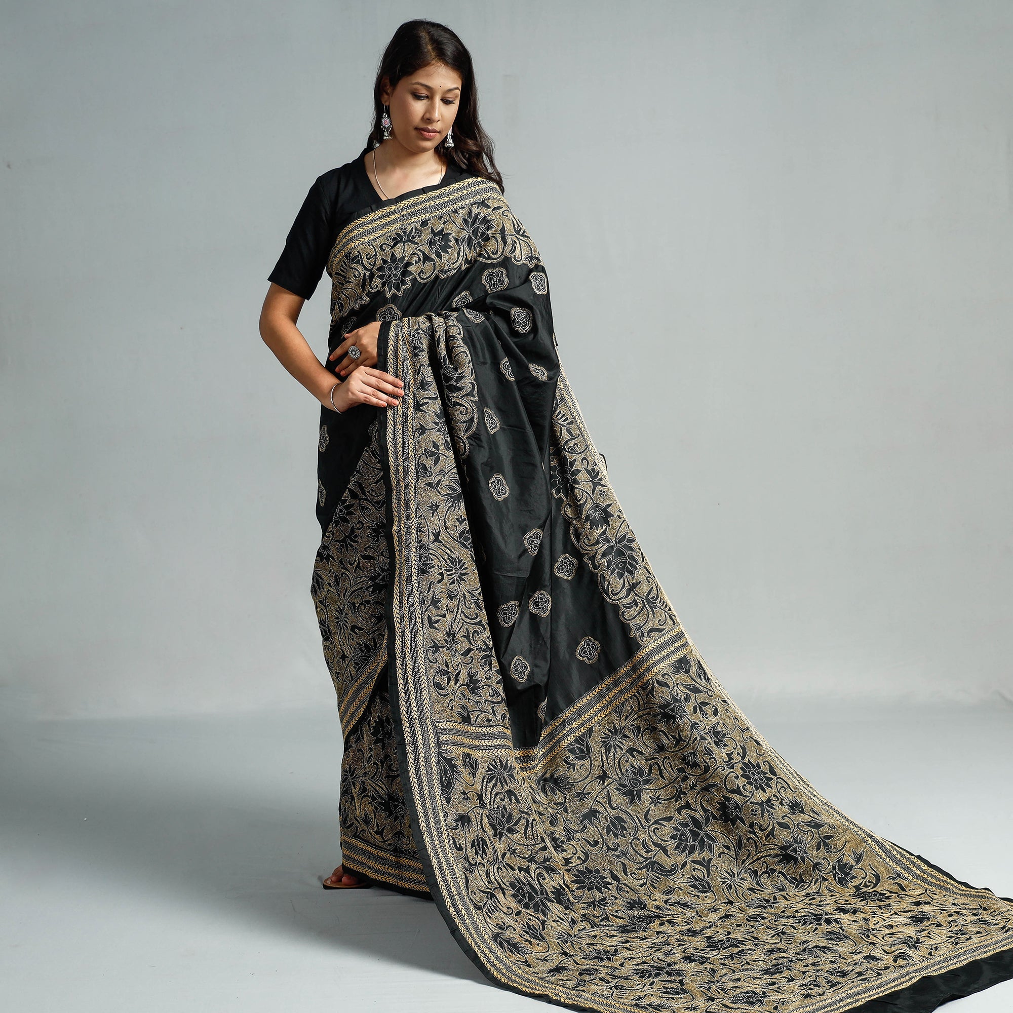 KHUSHBASH - HAPPY LOOM OF EAST Black - Bengal Kantha Embroidery Bangalore Silk Handloom Saree - view 2