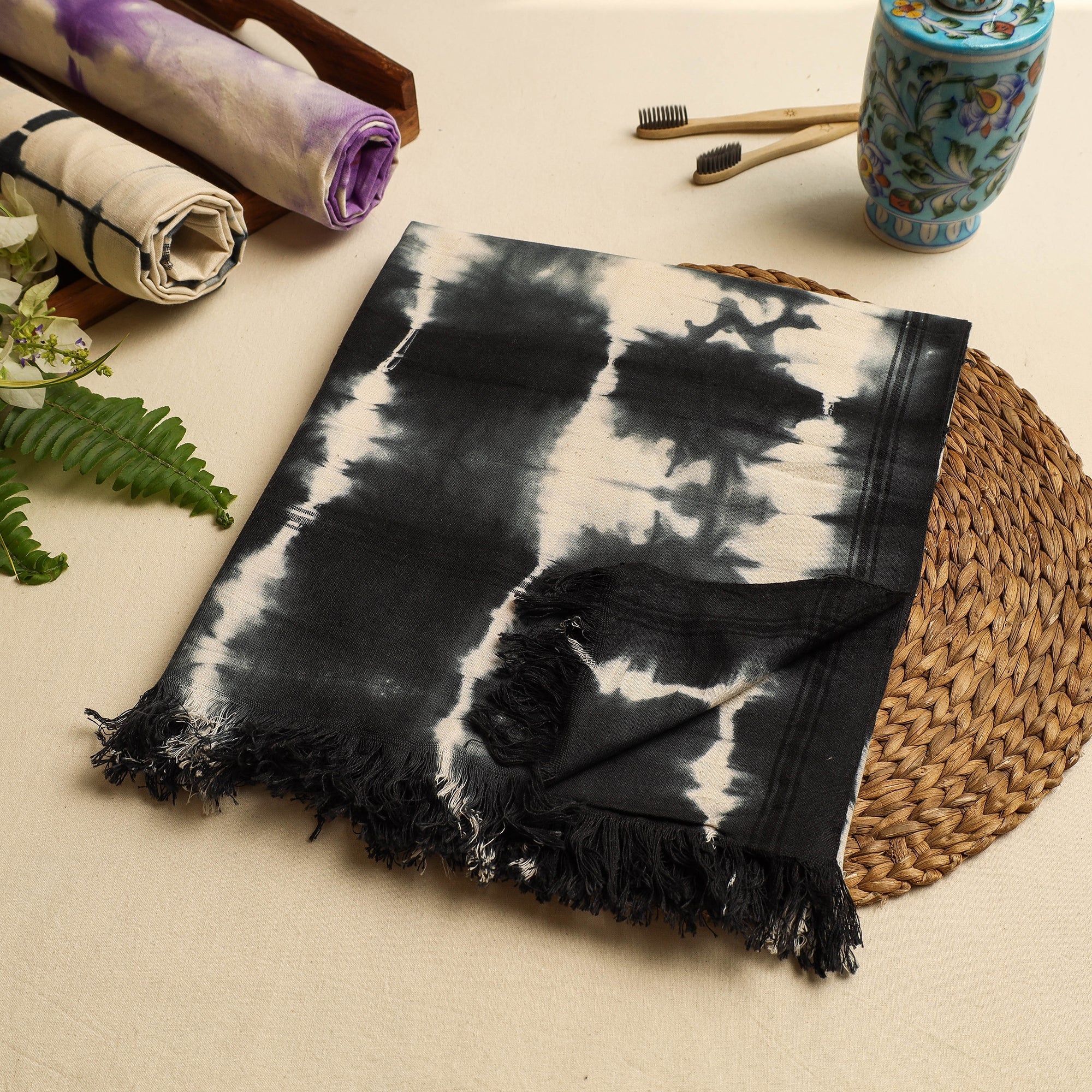 HAVELI CHRONICLES Black - Shibori Tie-dye Cotton Bath Towel