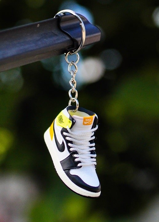 Kicks Machine 3D Sneaker Keychain AJ1 Volt Gold - view 2