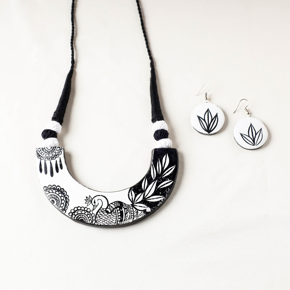 KHUSHBASH - HAPPY LOOM OF EAST Bishnupur Handpainted Terracotta Necklace Set - view 2