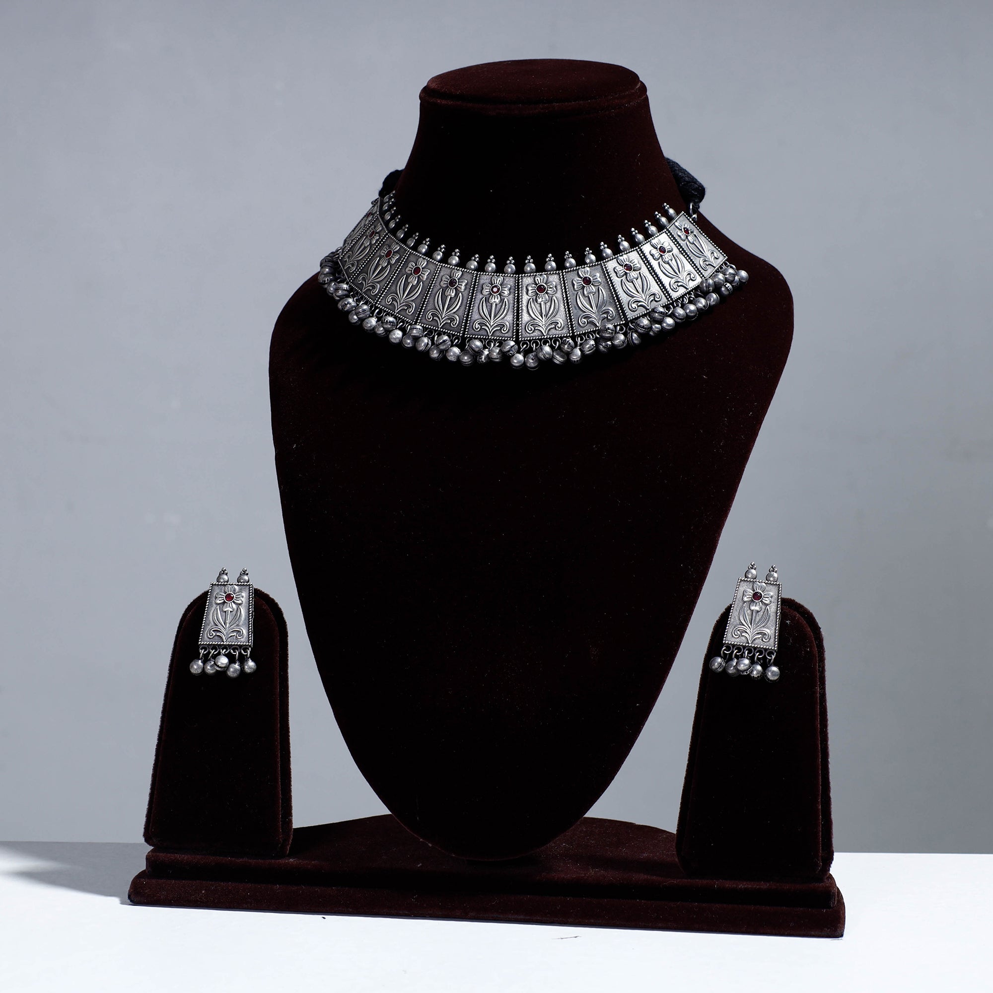 WHITE RIVER STORIES Antique Silver Finish Oxidised Brass Base Necklace Set
