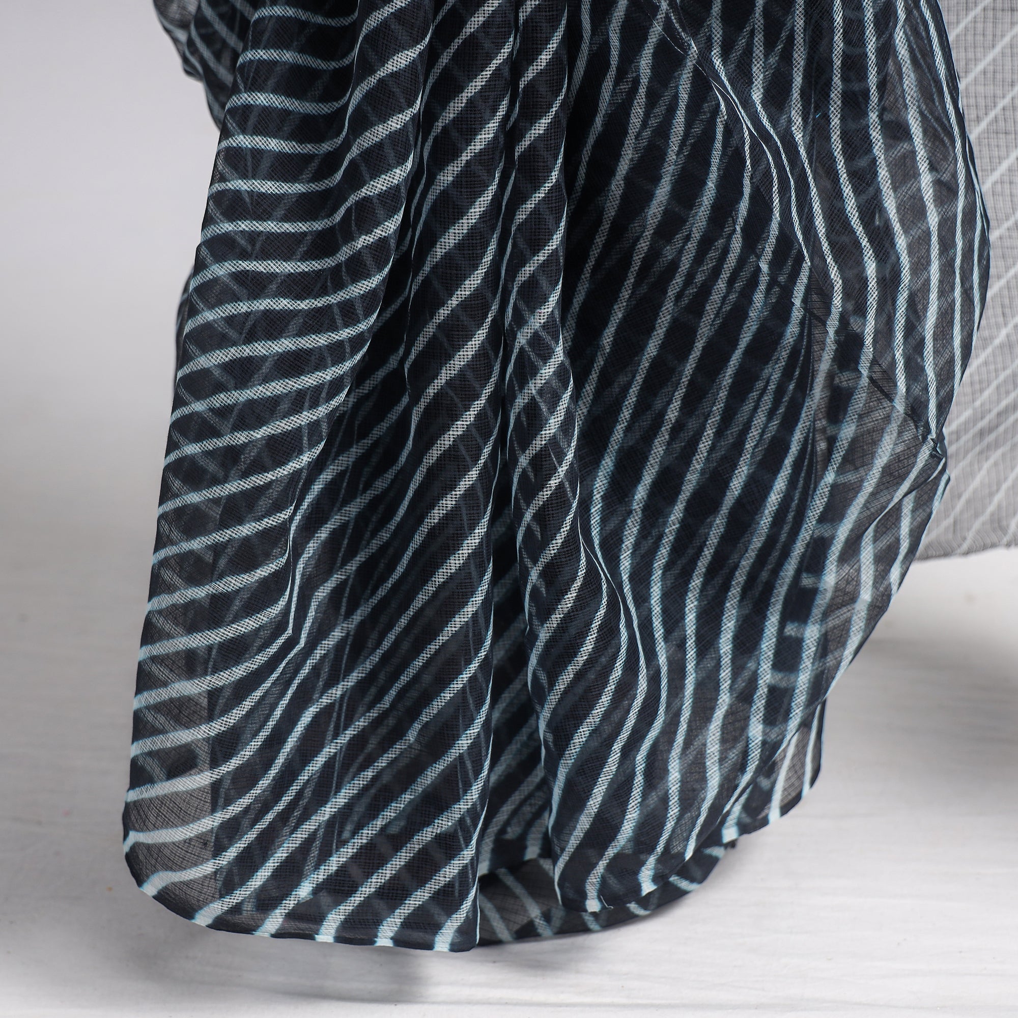 LEHARIYA BY BADSHAH MIYAN Black - Leheriya Tie-Dye Kota Doria Cotton Saree 01 - view 6