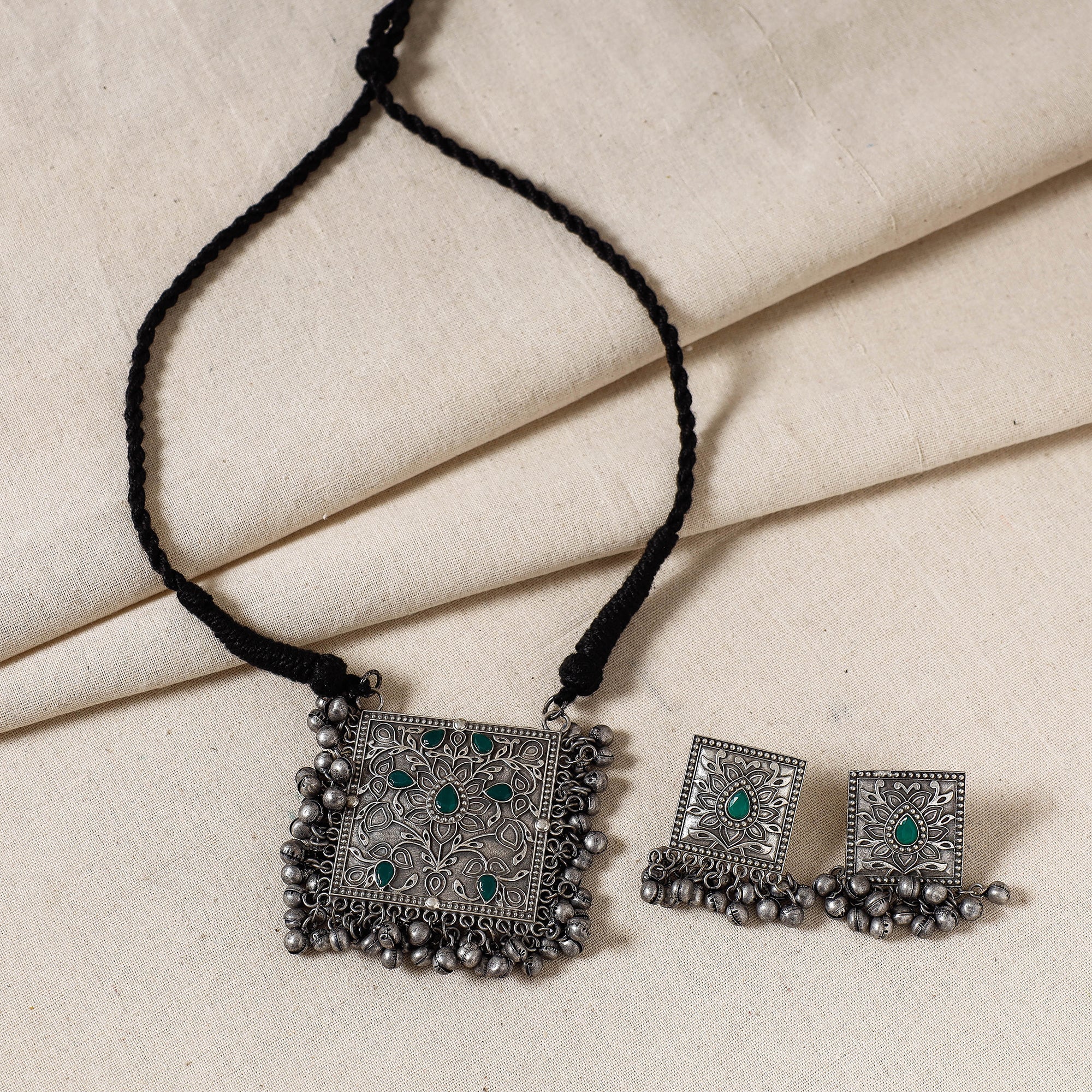 WHITE RIVER STORIES Antique Silver Finish Oxidised Brass Base Stone Work Necklace Set - view 2