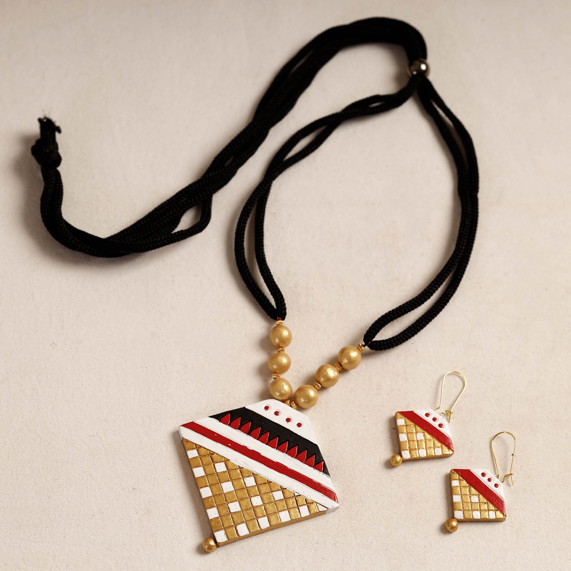 KHUSHBASH - HAPPY LOOM OF EAST Bishnupur Handpainted Terracotta Necklace Set - view 2