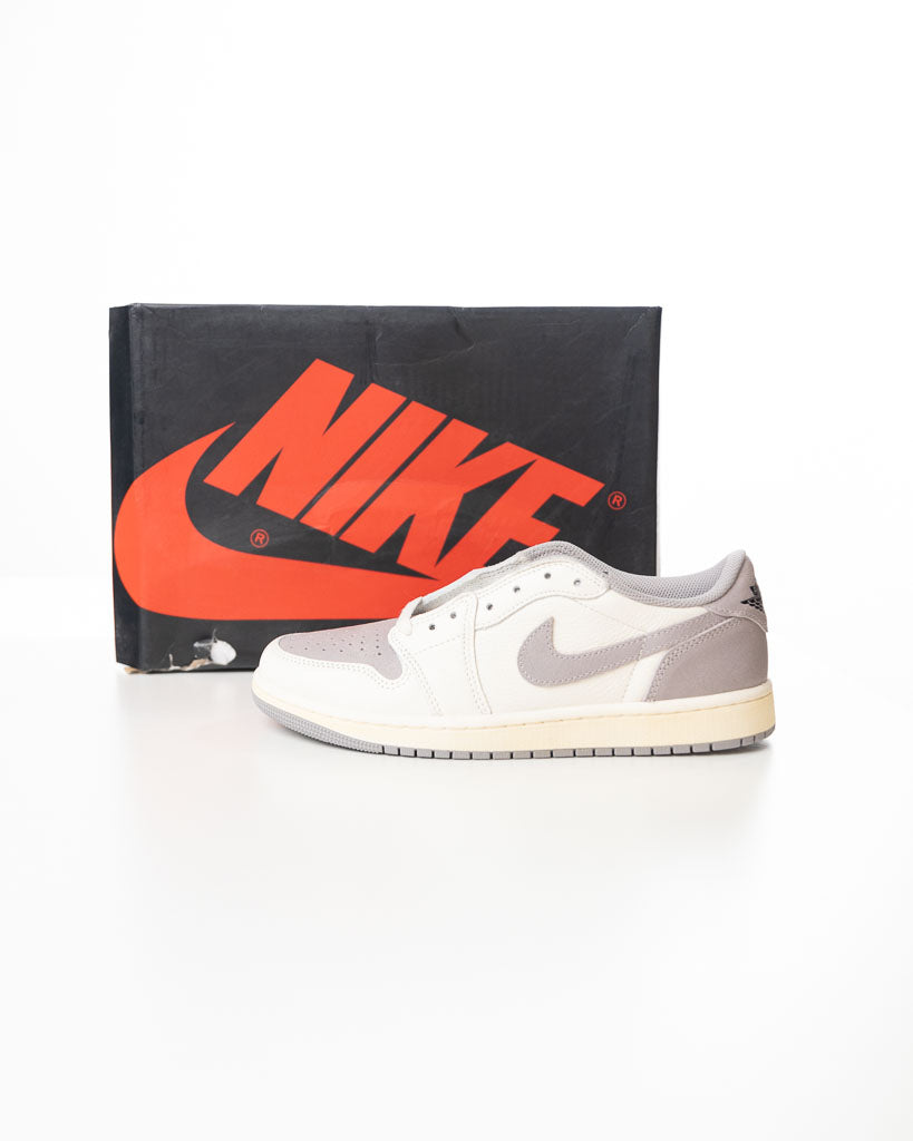 Nike Air Jordan 1 Retro Low OG 'Atmosphere Grey' - view 2