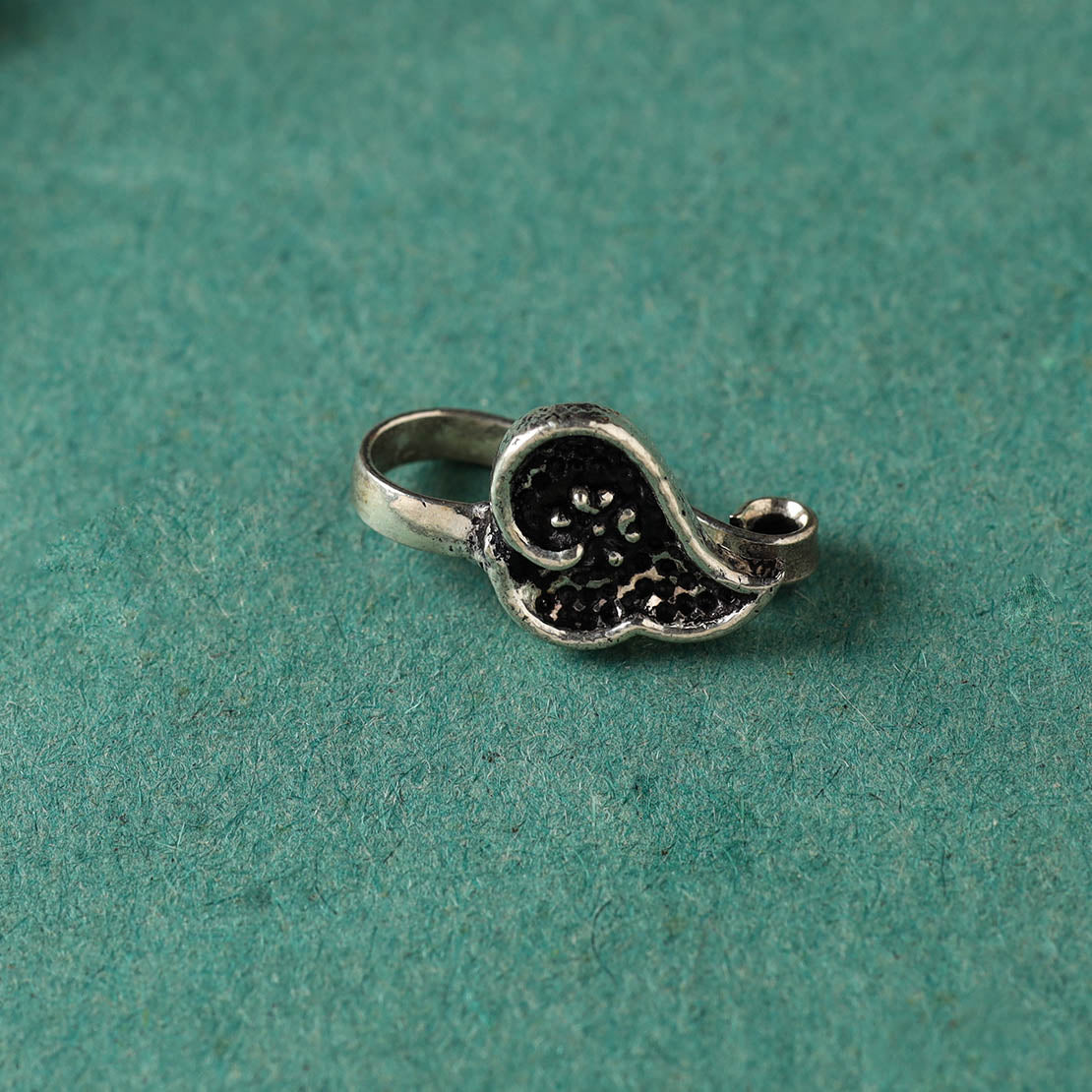 HAVELI CHRONICLES Antique Padma Sterling Silver Nosepin - view 2