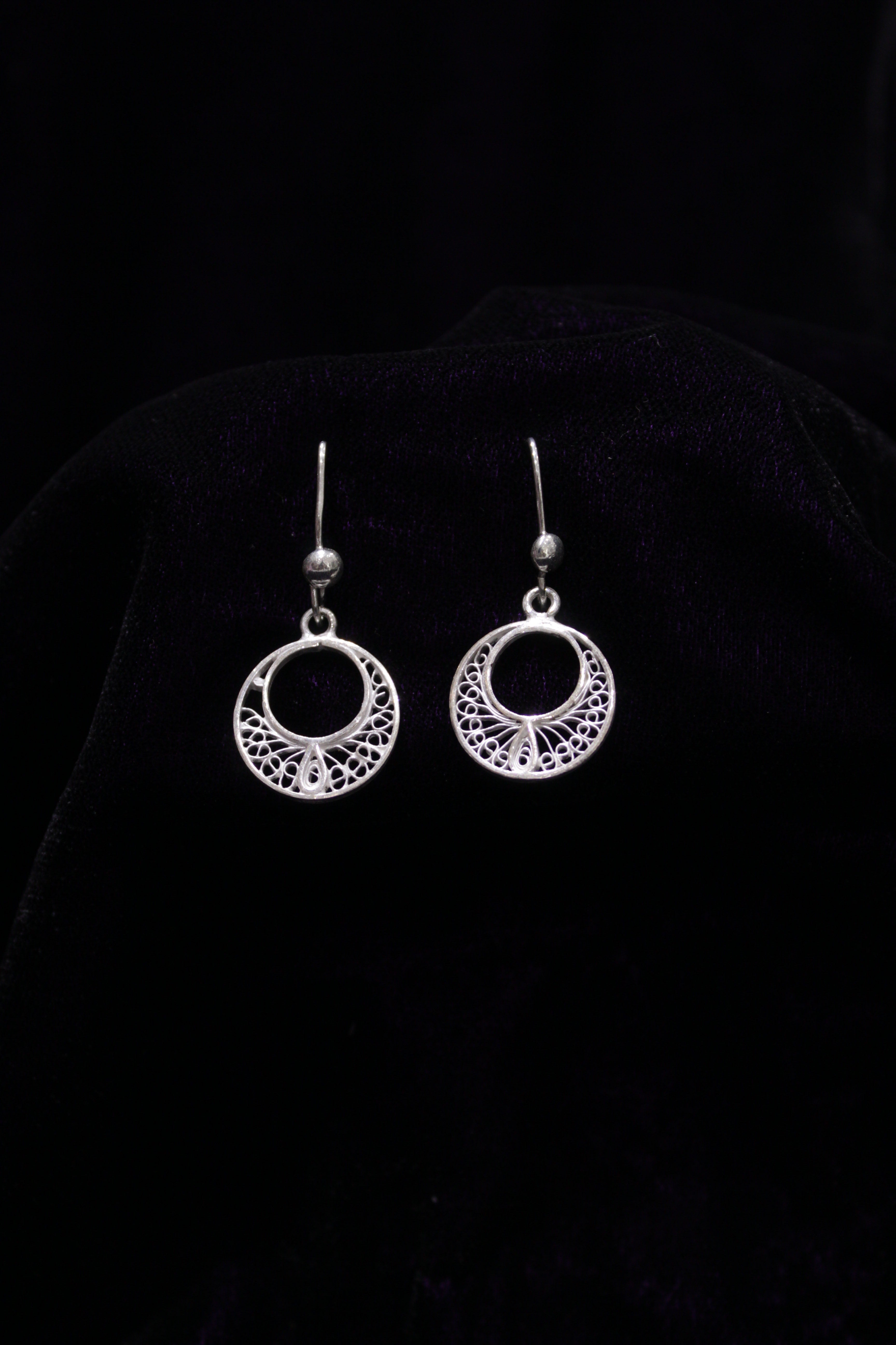 Indianvillez Circular Silver Filigree Earring Set - view 2