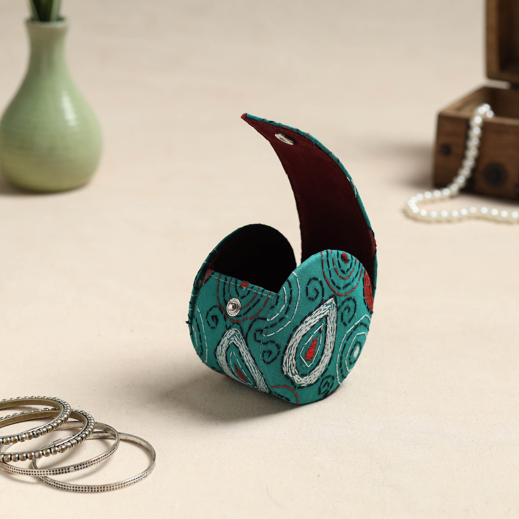 ASALKAAR Bengal Kantha Work Handcrafted Bangle Box (Small) - view 3