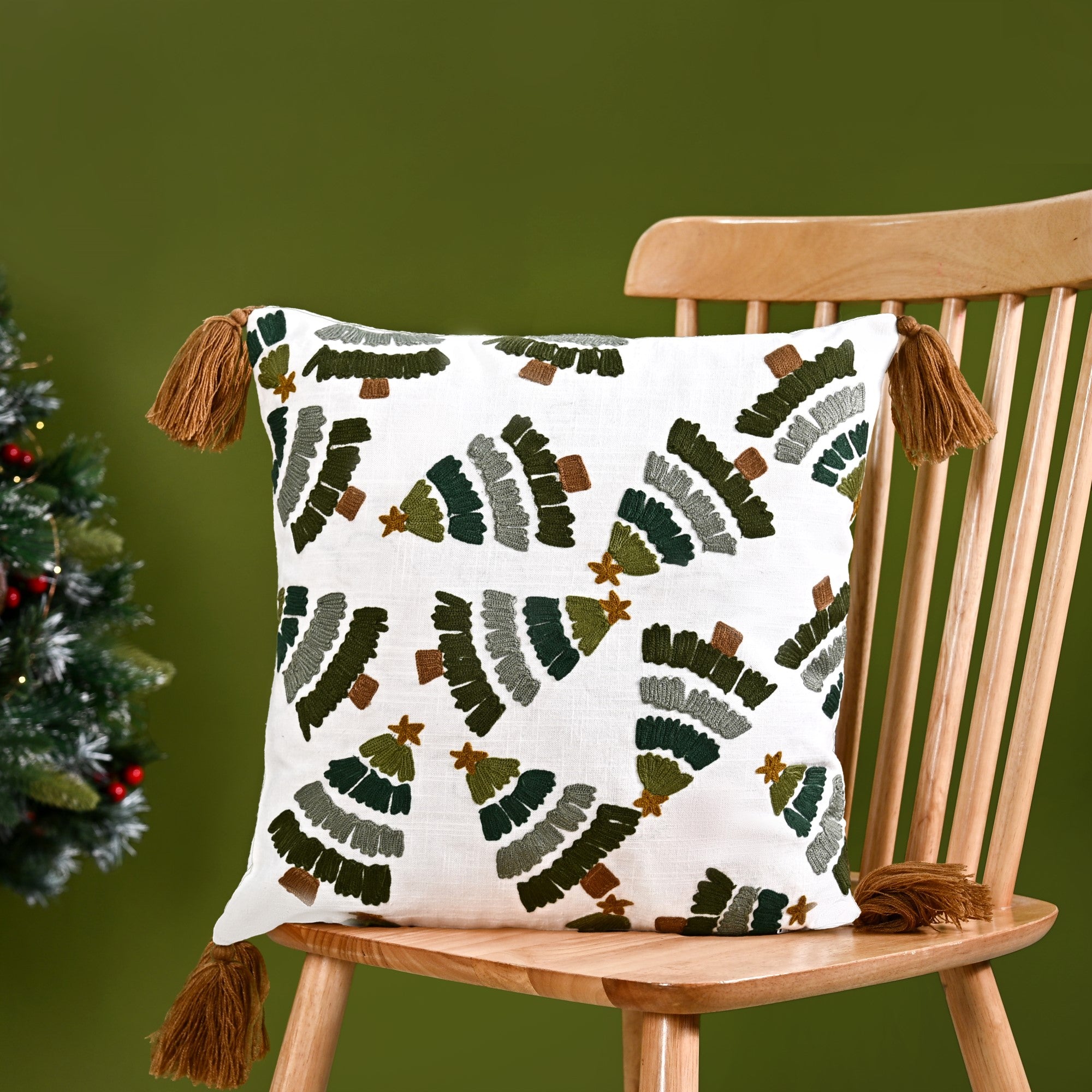 Nestasia Snowy White Sofa Cushion Cover With Christmas Trees 40x40cm