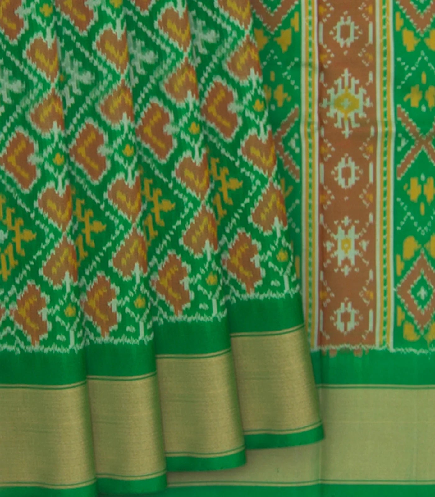 RmKV Green Handwoven Rajkot Patola Silk Saree With Diamond Motifs And Golden Zari Border-Green