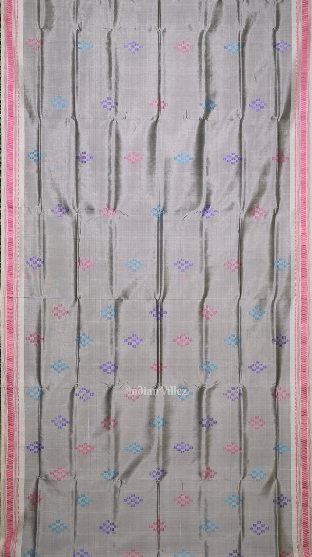 IndianVillèz Gray Body Pasapali Double Pallu Berhampuri Silk Saree - view 4