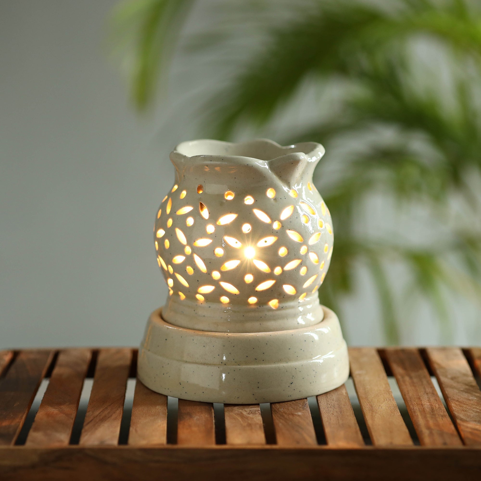 ITOKRI CRAFTS INITIATIVE Handcrafted Ceramic Electrical Aroma Diffuser (6 inches)