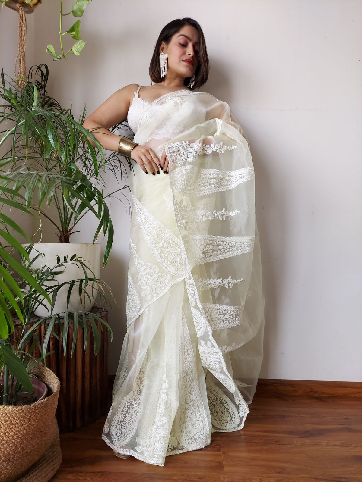 ClothsVilla White Semi-Pure Organza Saree with Exquisite Lucknowi Work & Matching Blouse