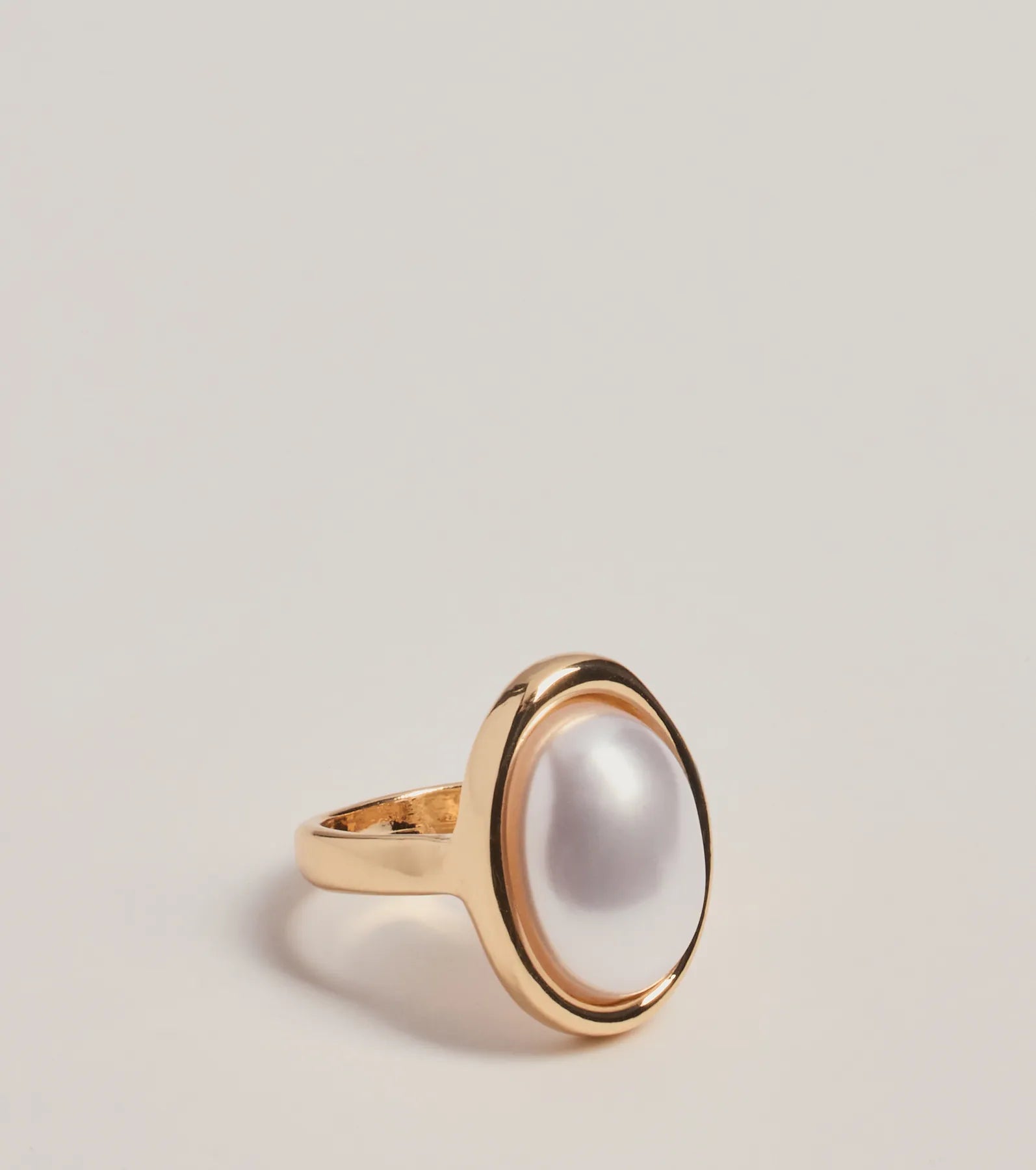 Windsor Elegant And Chic Pearl Statement Ring
