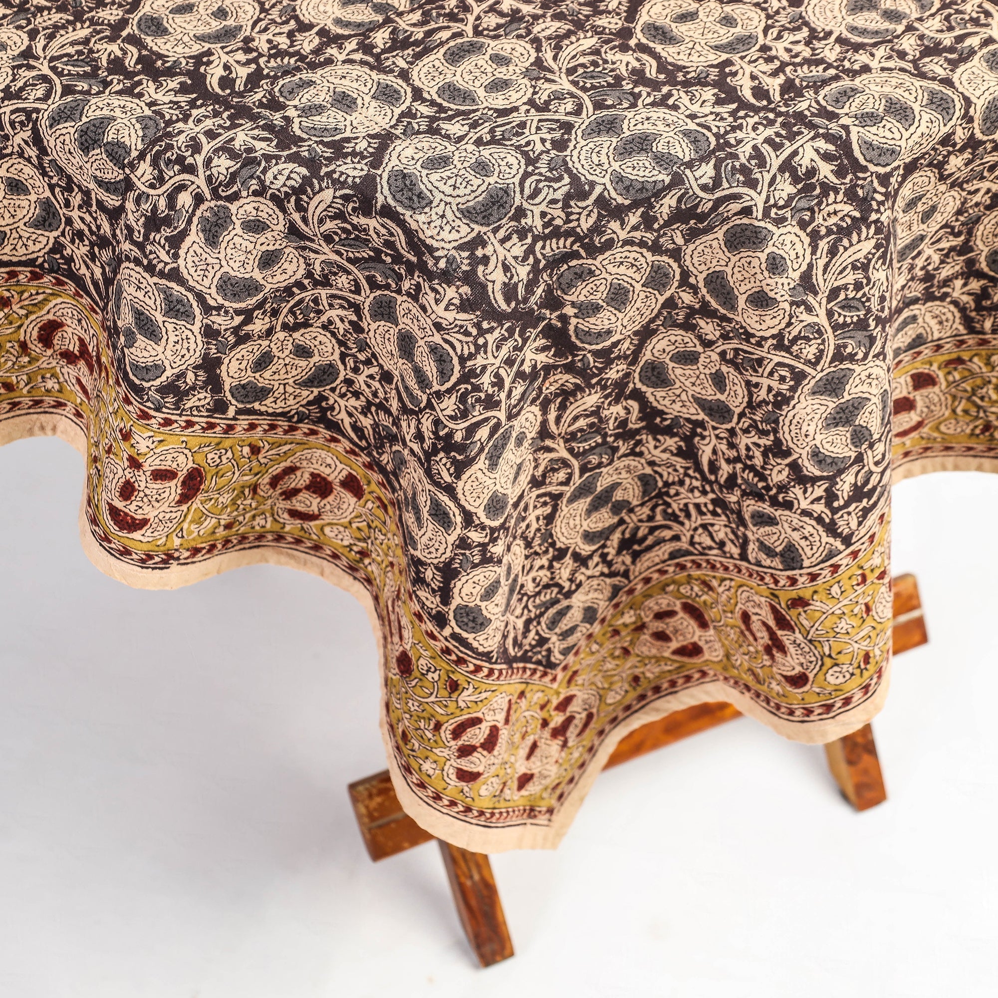 PITCHUKA SRINIVAS KALAMKARI PEDANA Brown - Original Pedana Kalamkari Block Printed Cotton Table Cover (45 x 45 in) - view 2