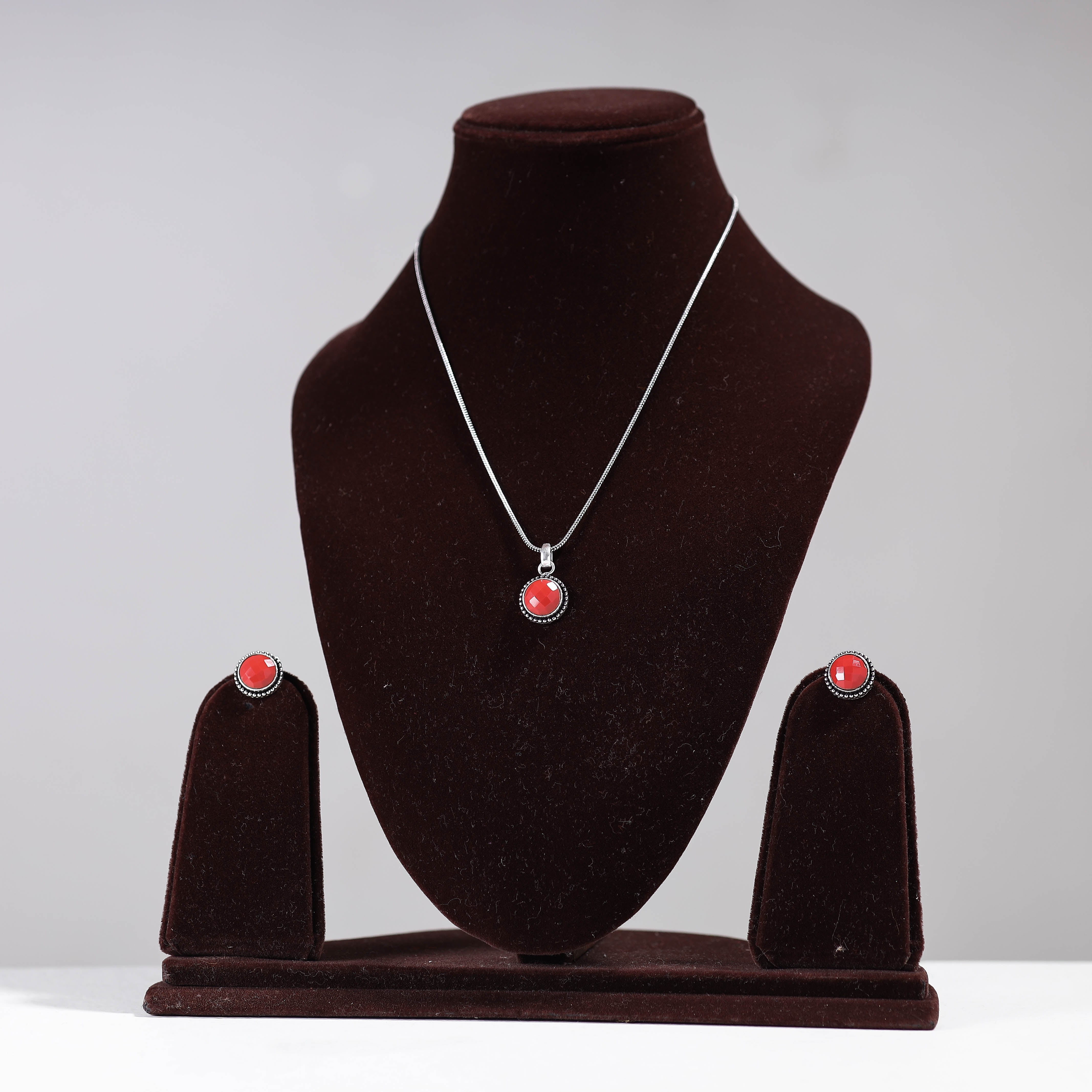 WHITE RIVER STORIES Antique Silver Finish Oxidised Brass Base Stone Work Necklace Set