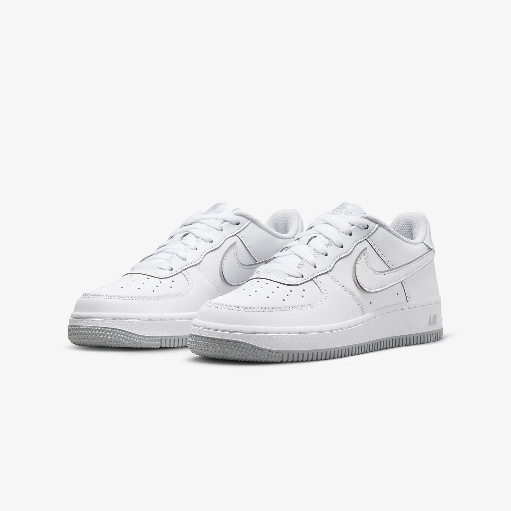 Nike | AIR FORCE 1 { WHITE